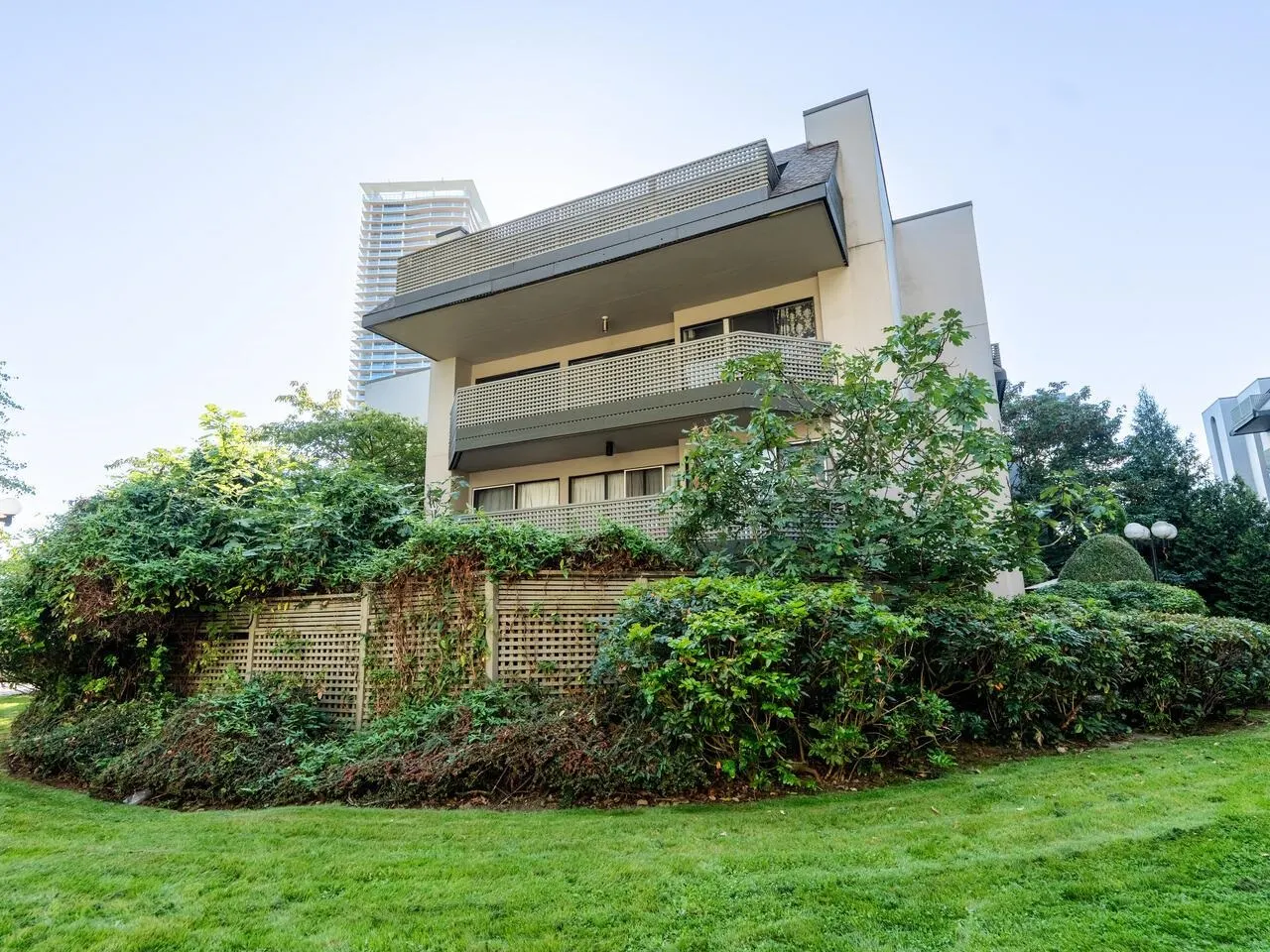 103 4941 Lougheed Highway