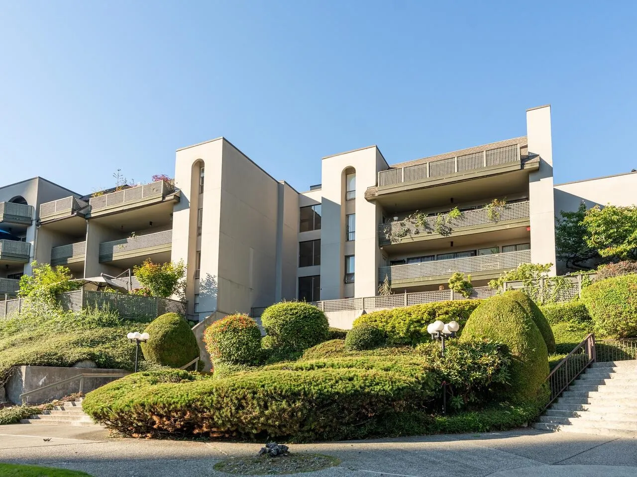 103 4941 Lougheed Highway