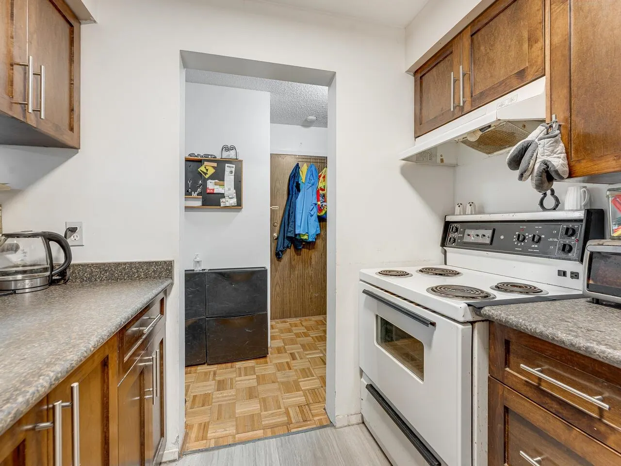 103 4941 Lougheed Highway