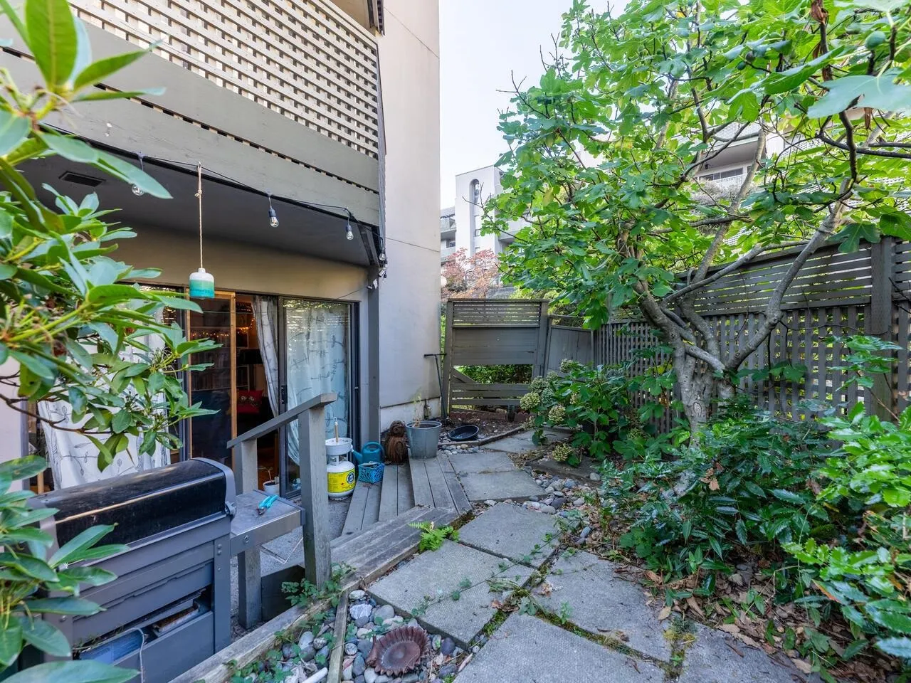 103 4941 Lougheed Highway