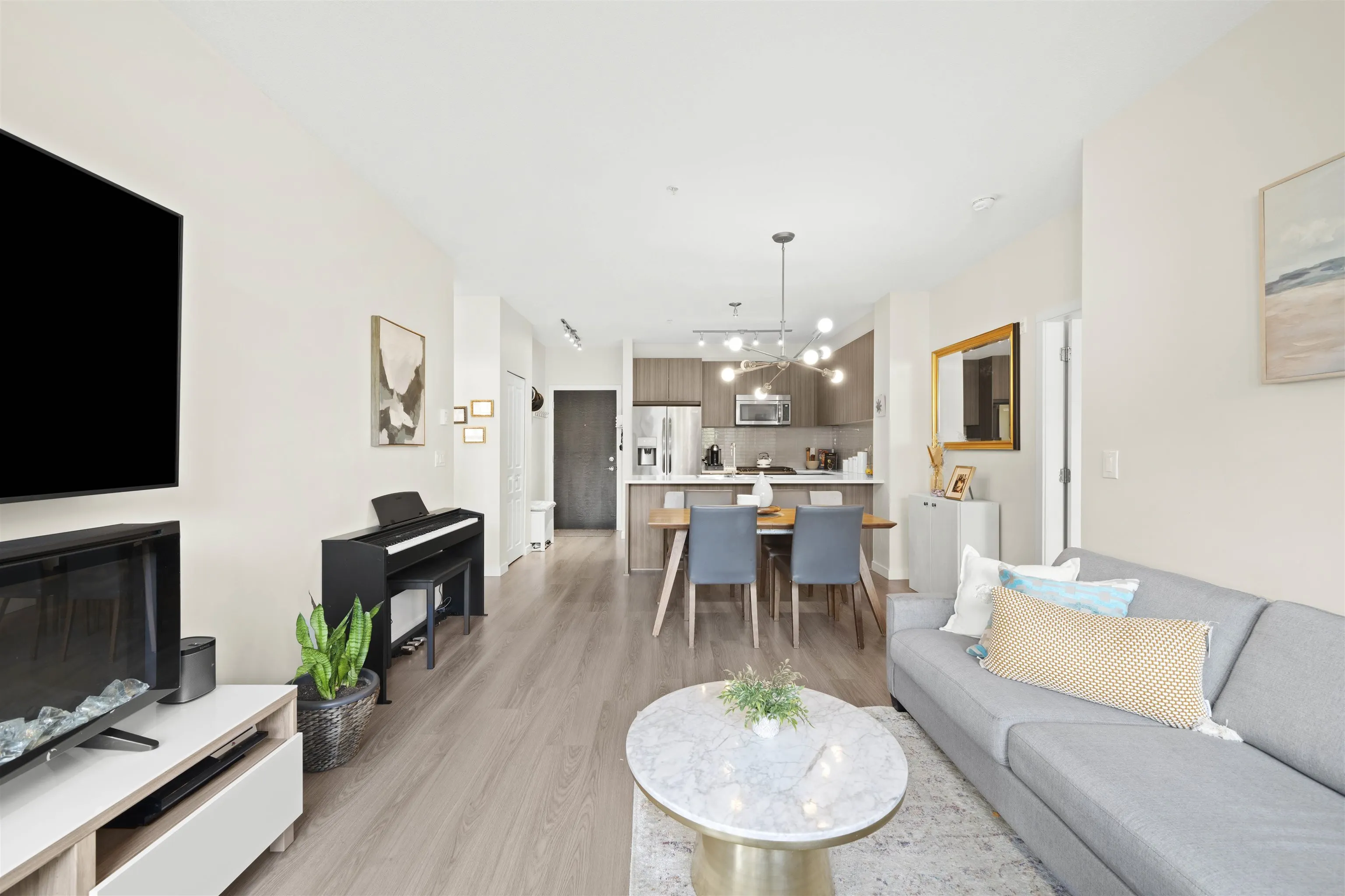306 1152 Windsor Mews