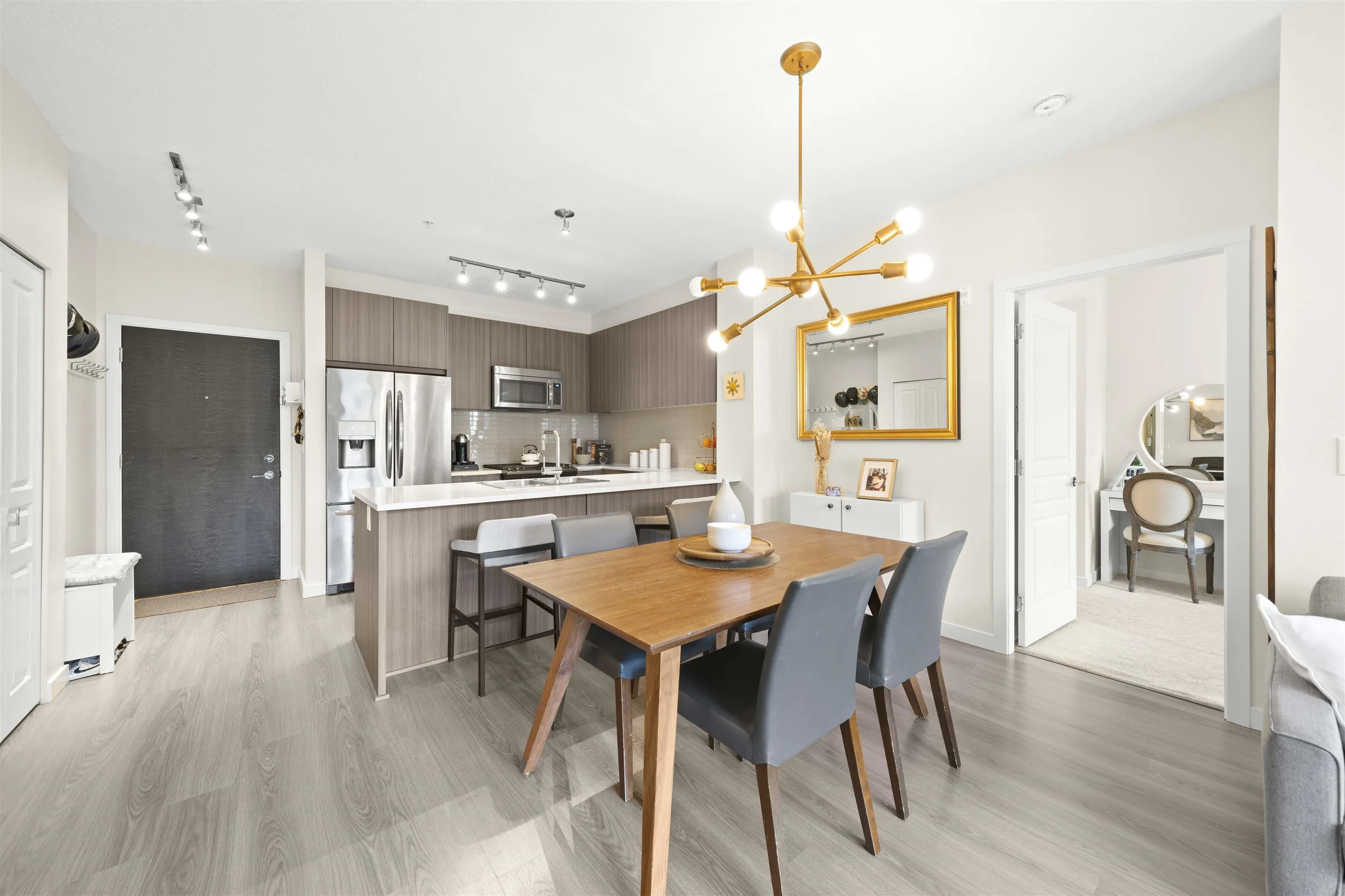306 1152 Windsor Mews