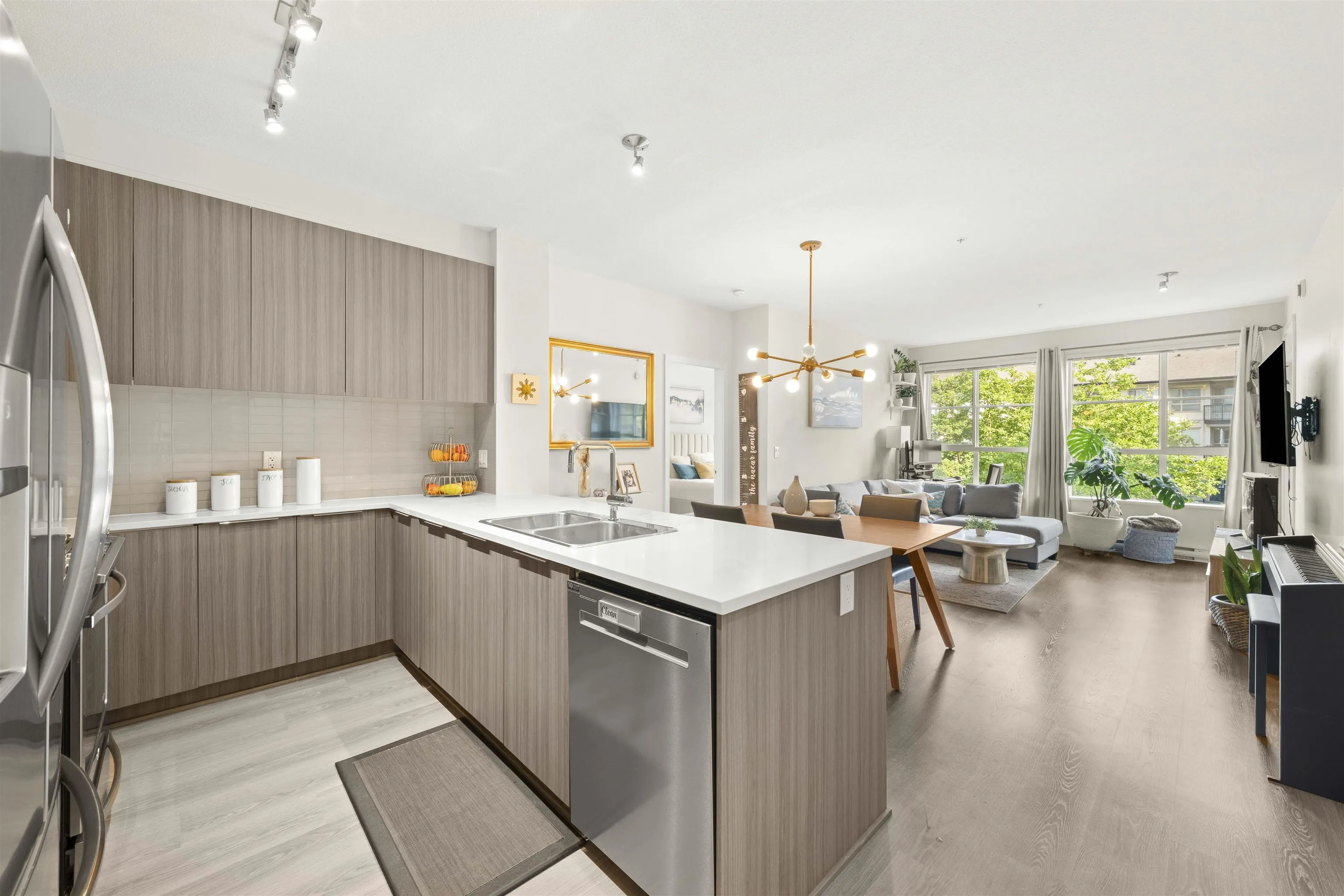 306 1152 Windsor Mews