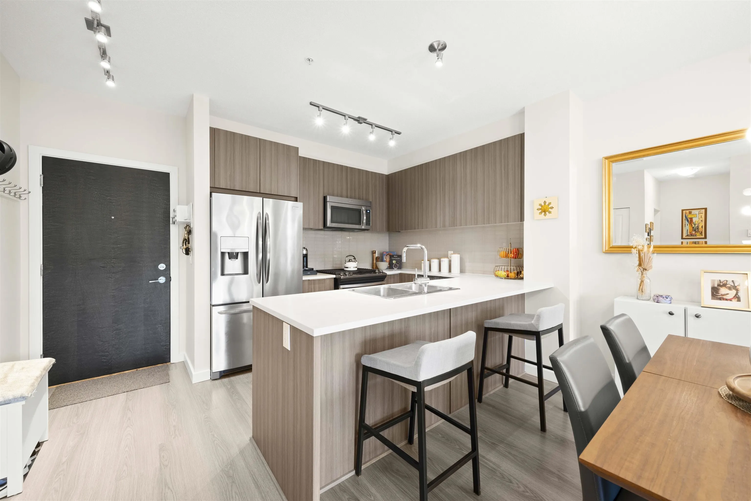 306 1152 Windsor Mews