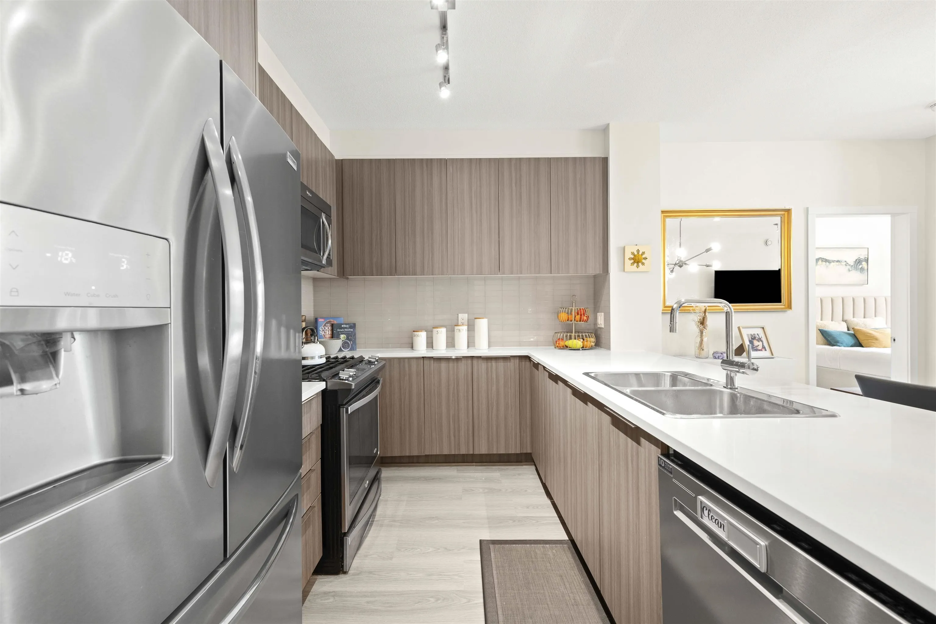 306 1152 Windsor Mews