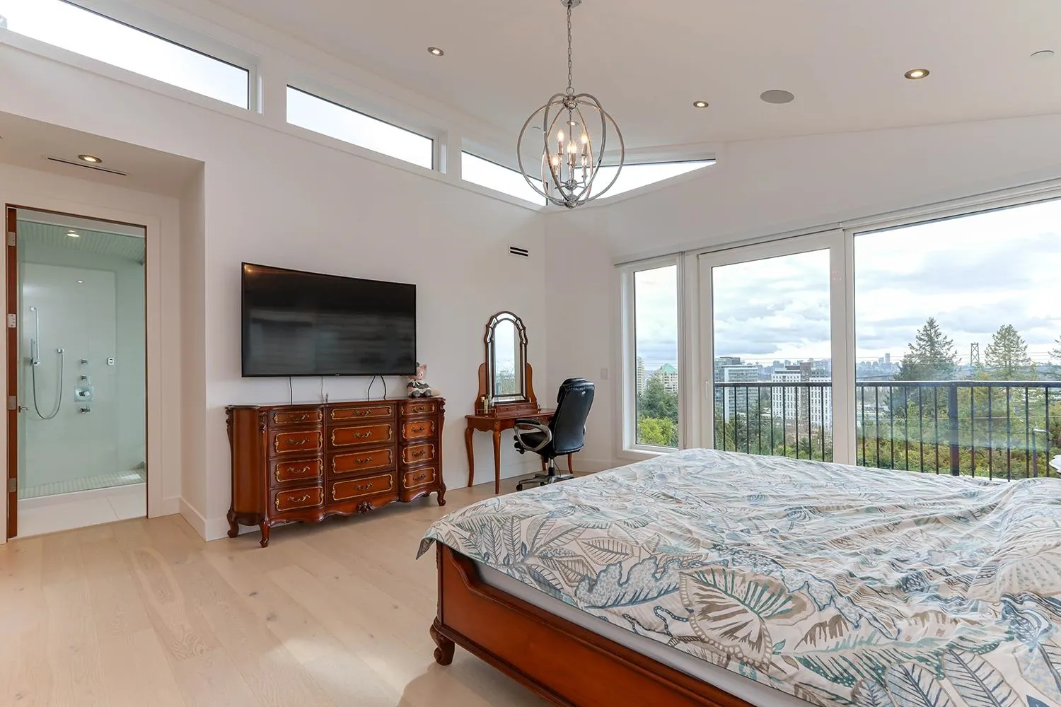 808 Esquimalt Avenue
