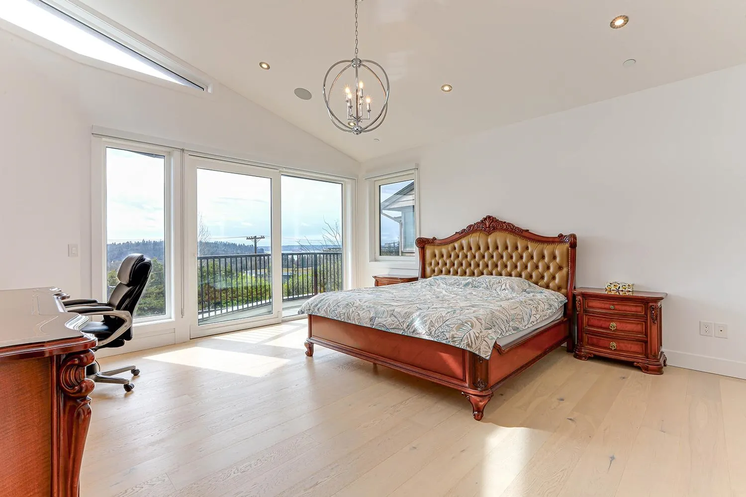 808 Esquimalt Avenue