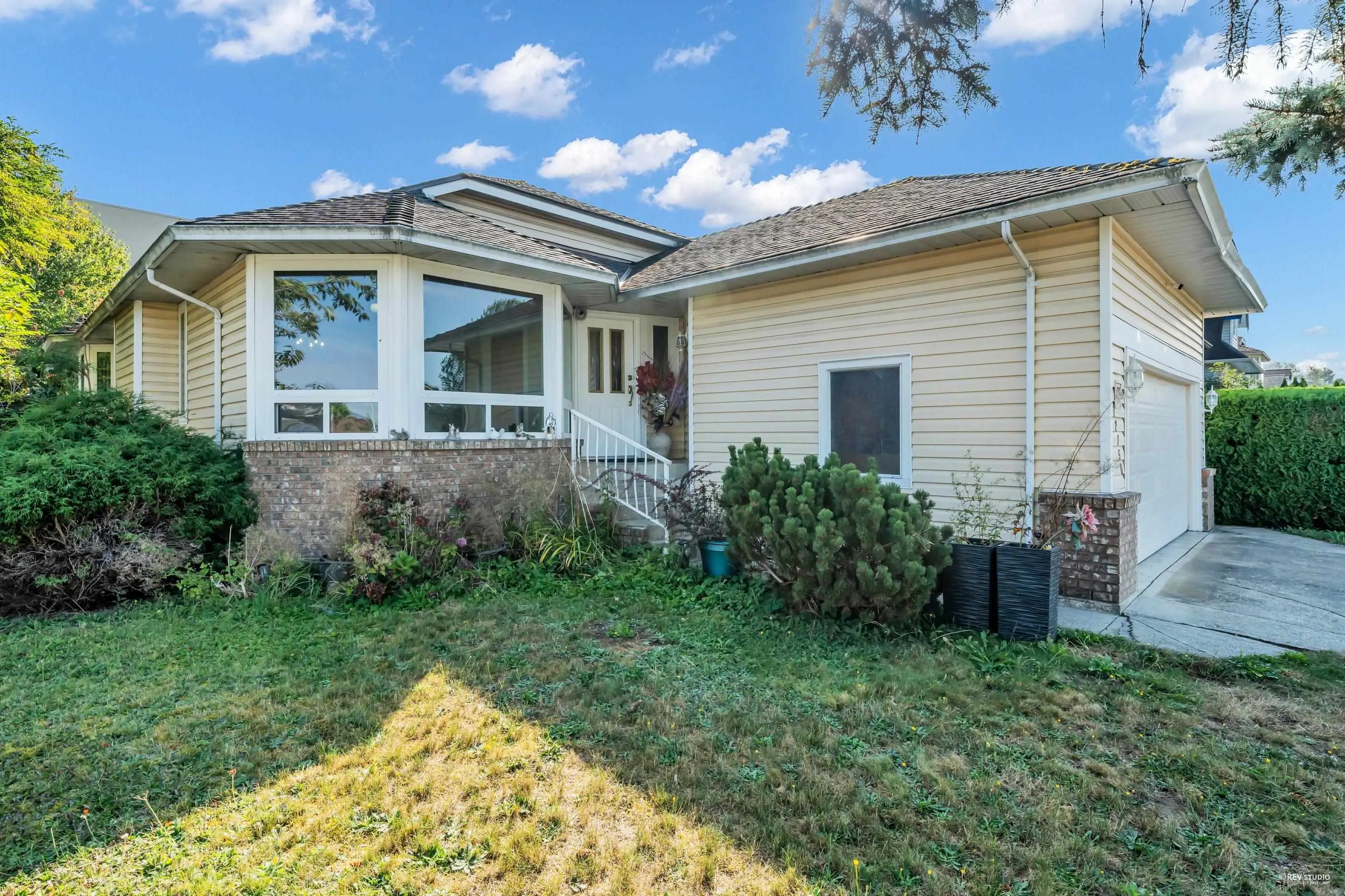 12150 Chestnut Crescent