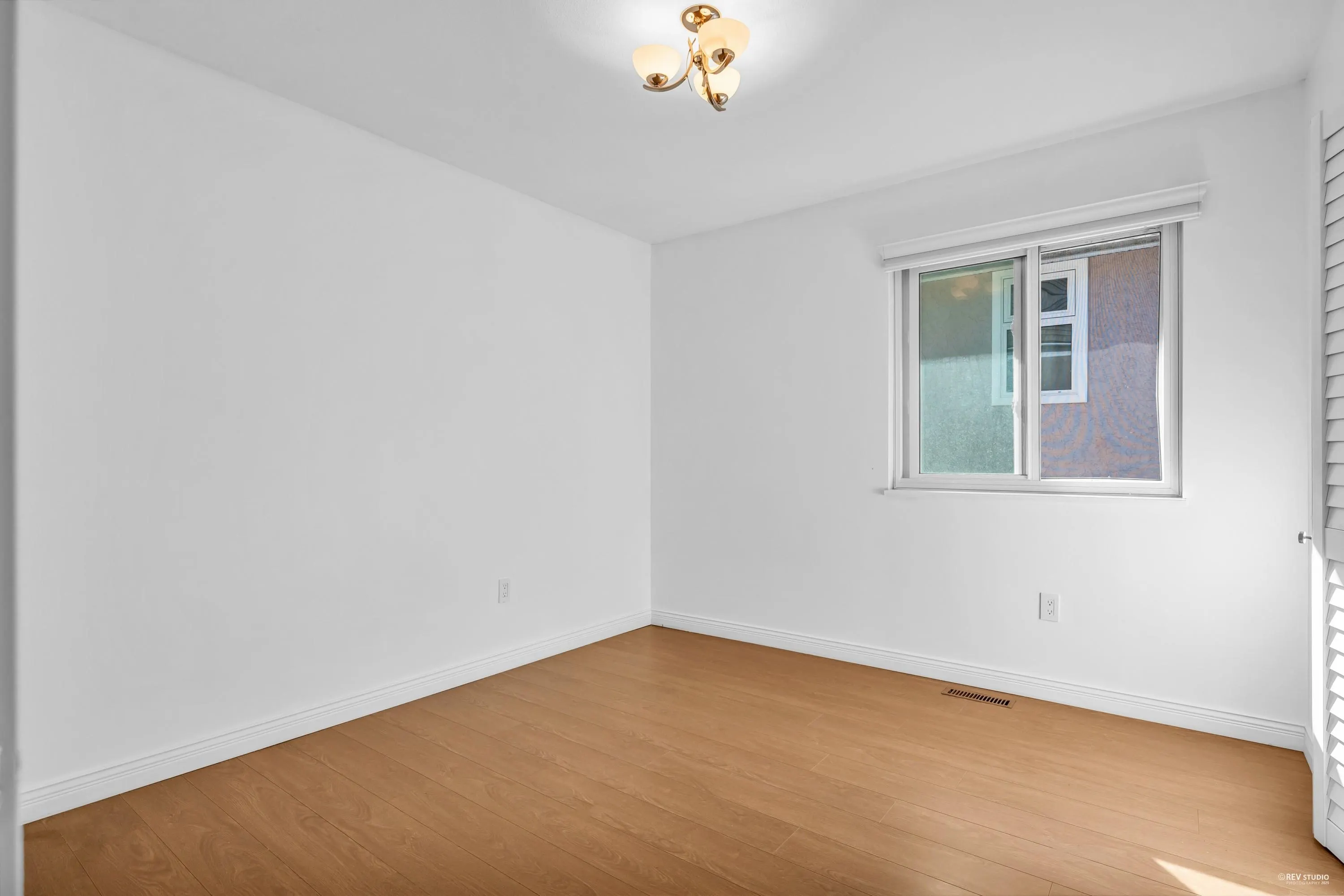 12150 Chestnut Crescent