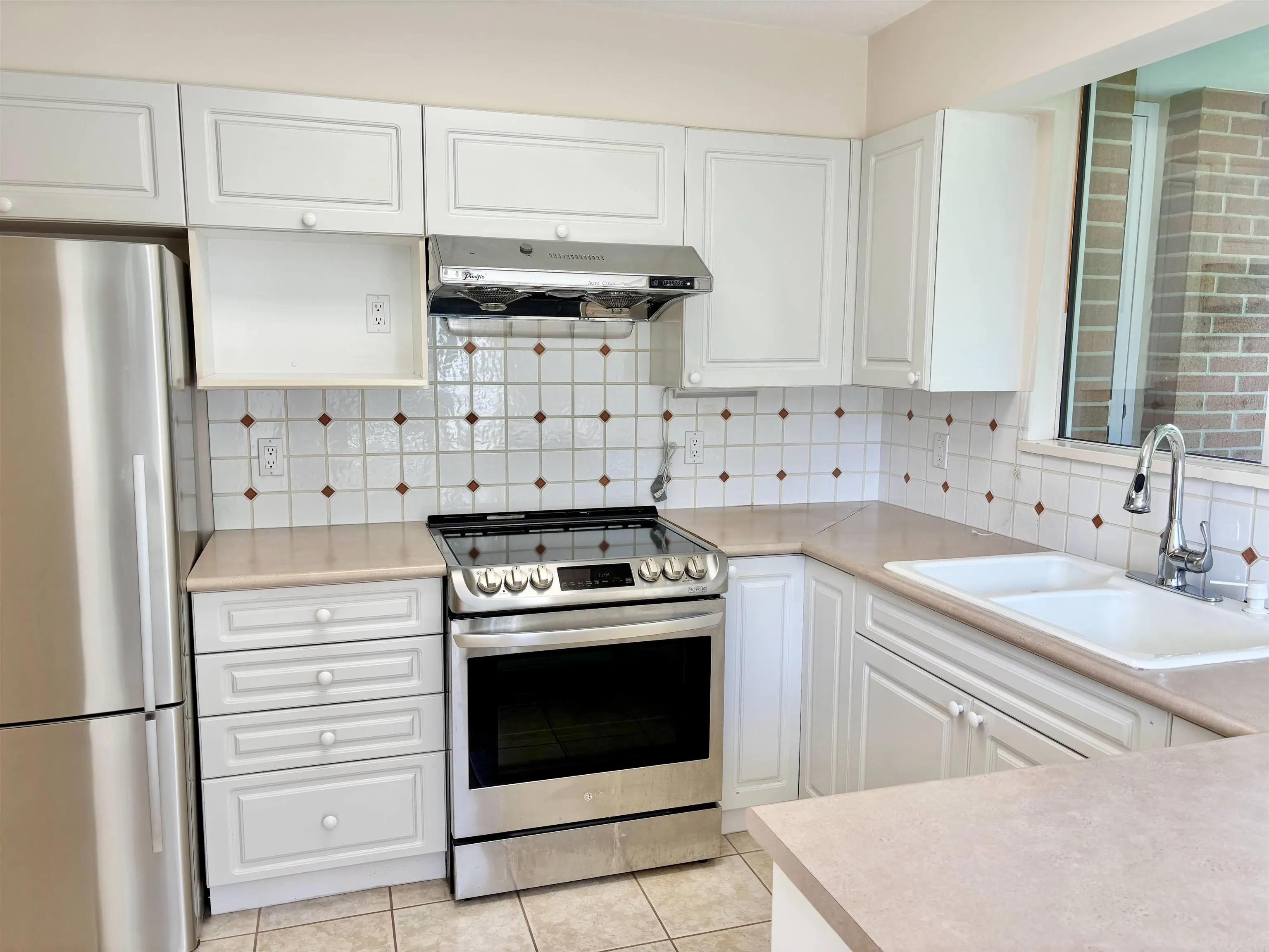 705 5615 Hampton Place