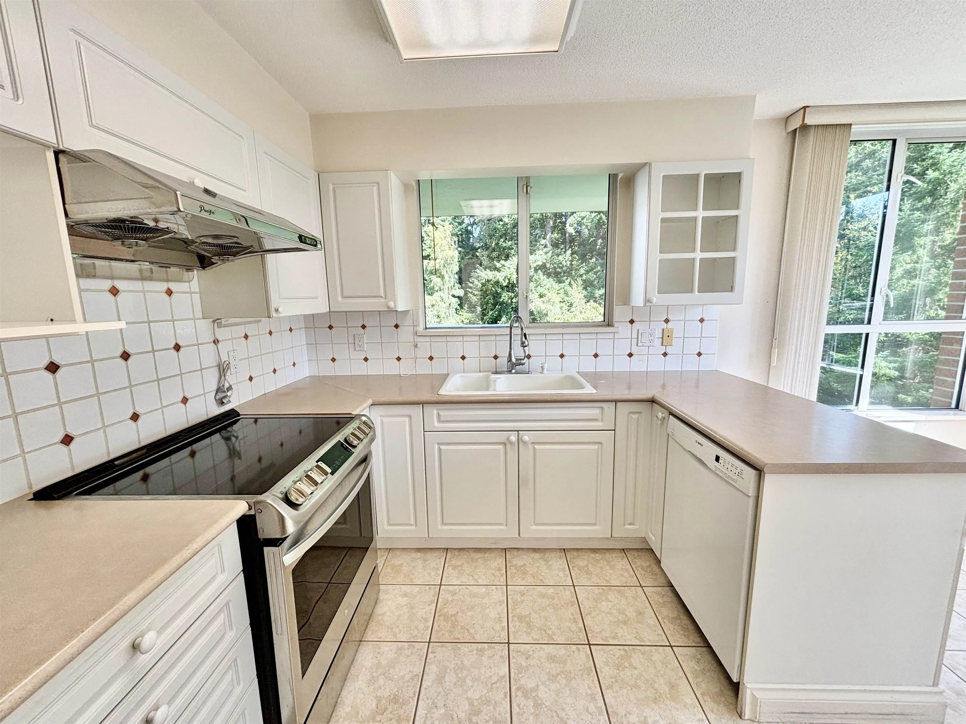 705 5615 Hampton Place