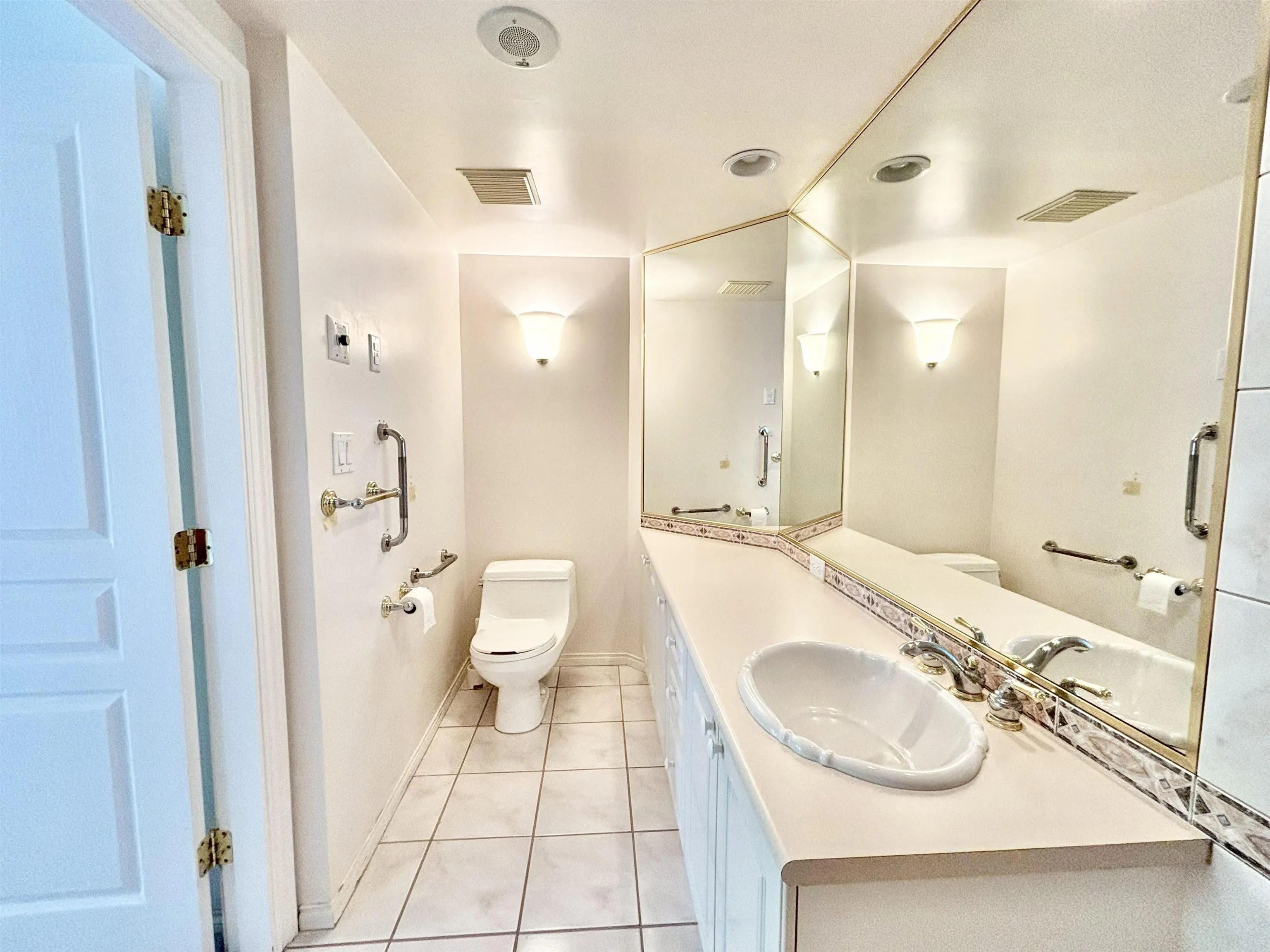 705 5615 Hampton Place