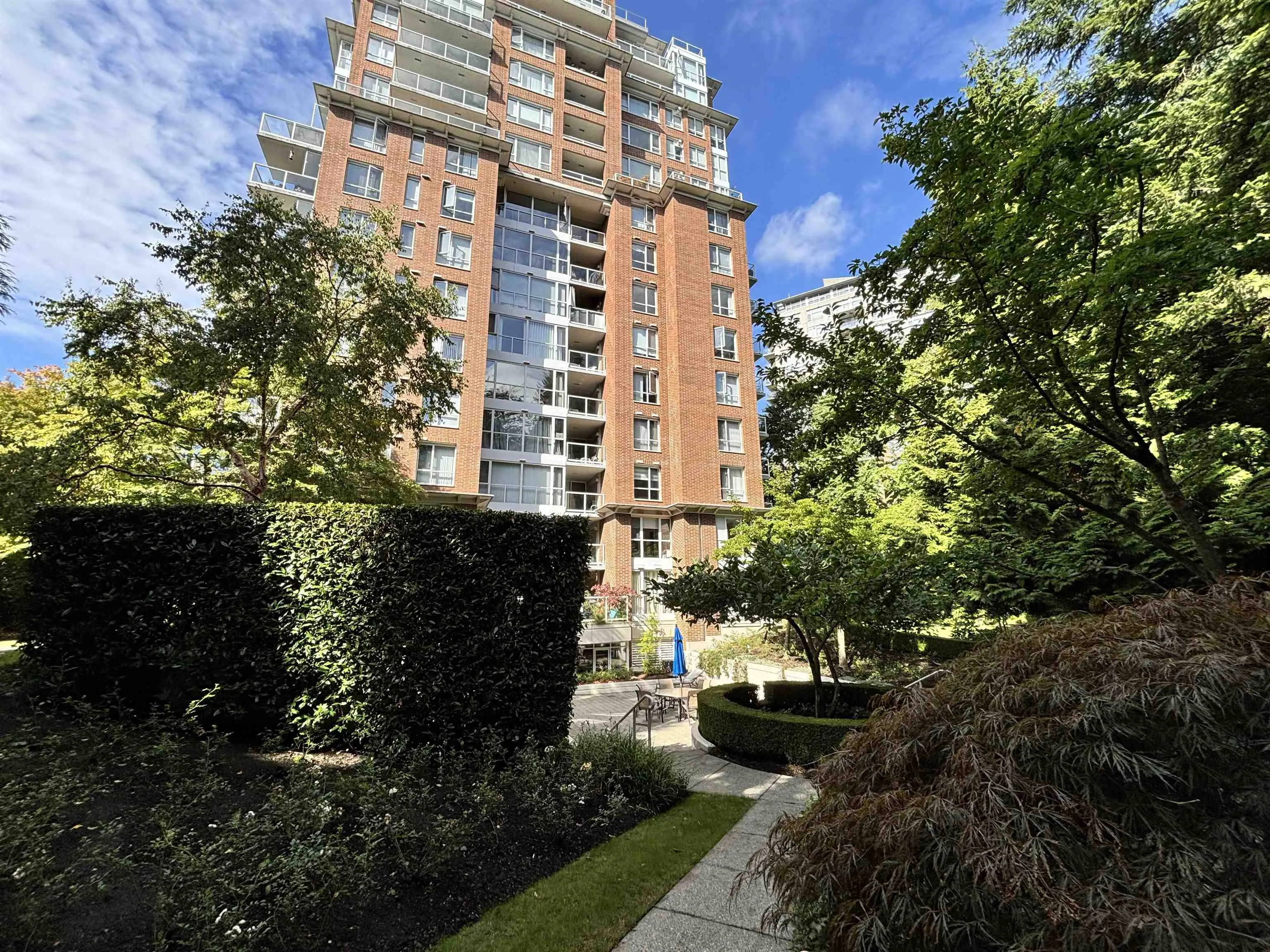 705 5615 Hampton Place