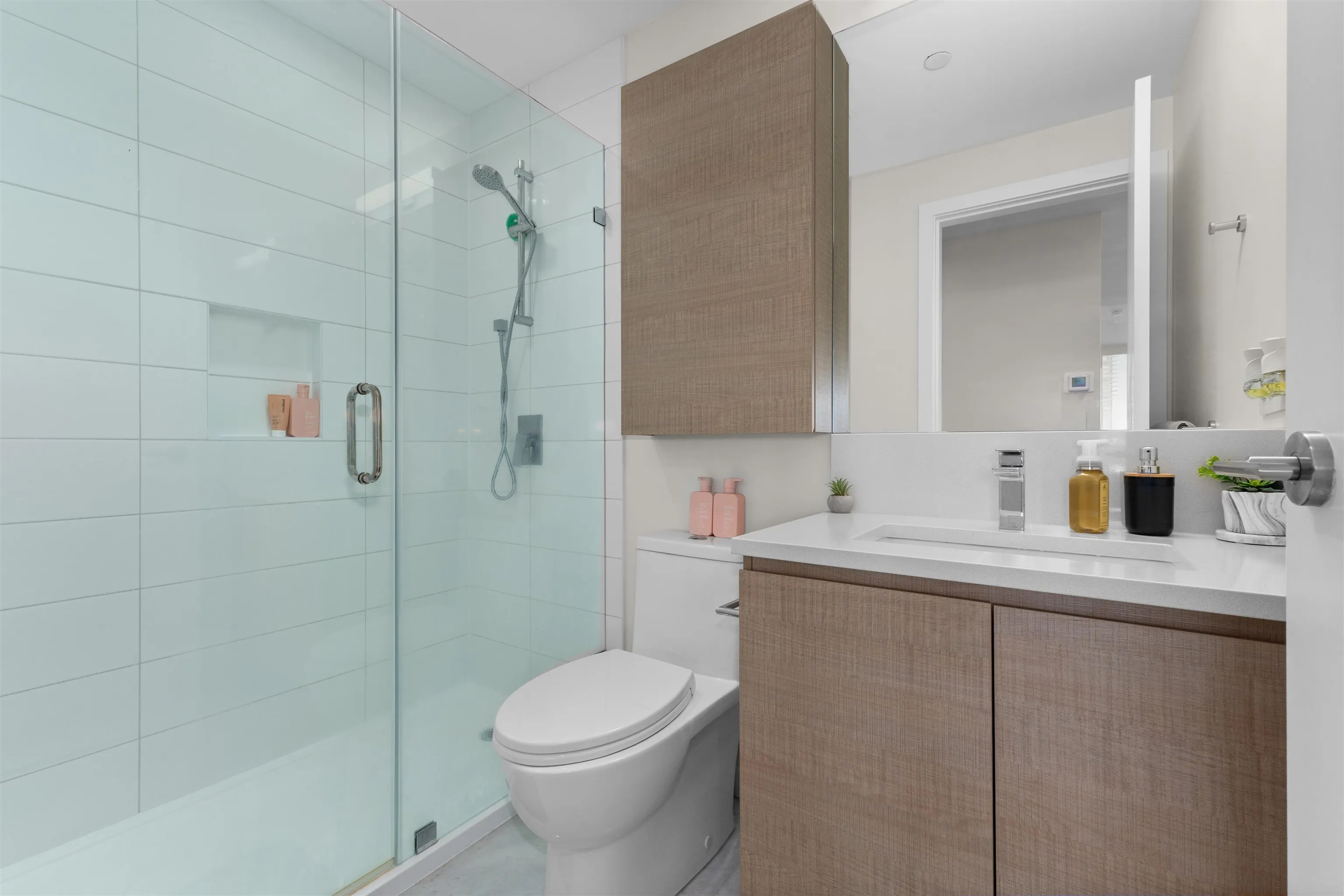 2107 4168 Lougheed Highway