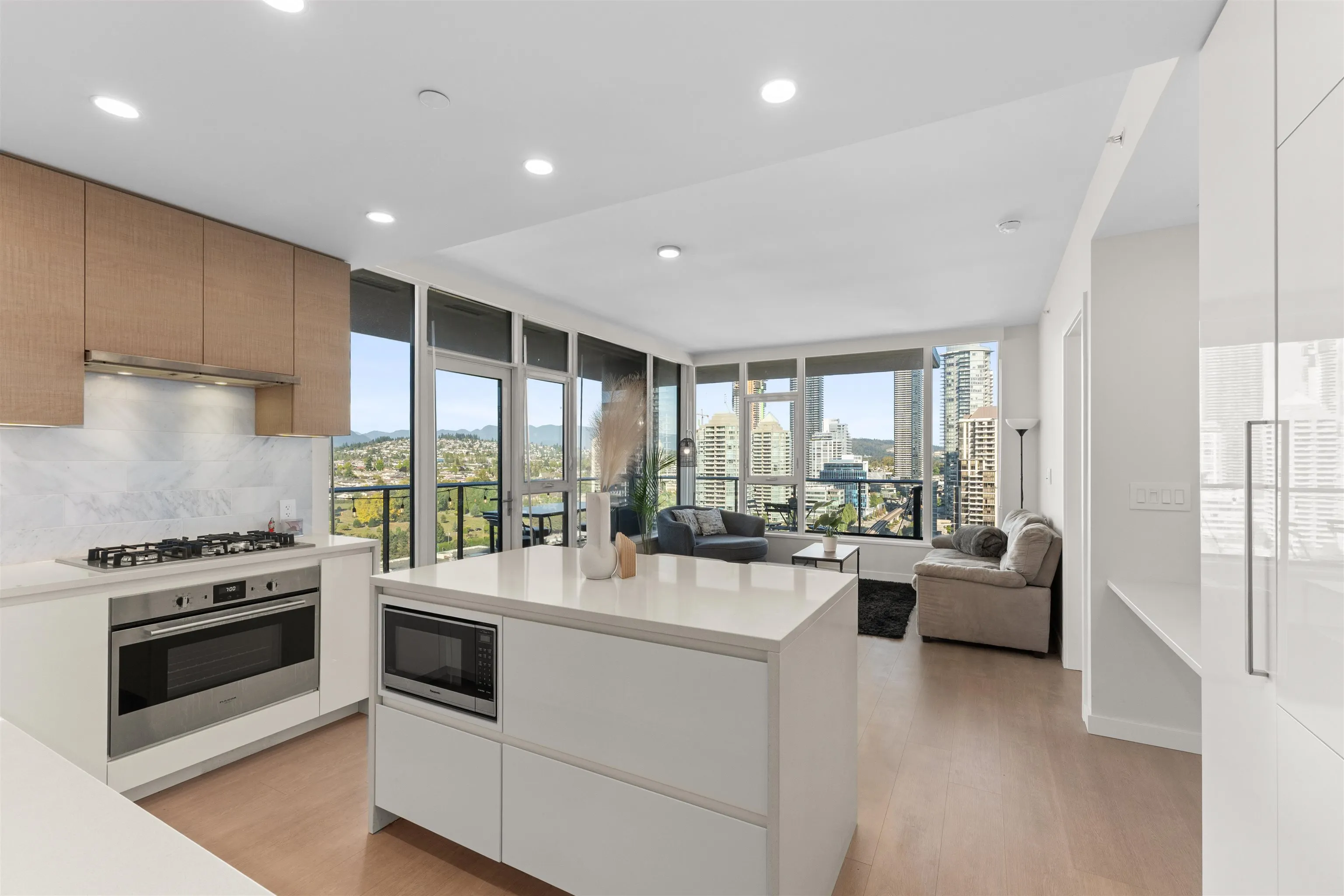 2107 4168 Lougheed Highway