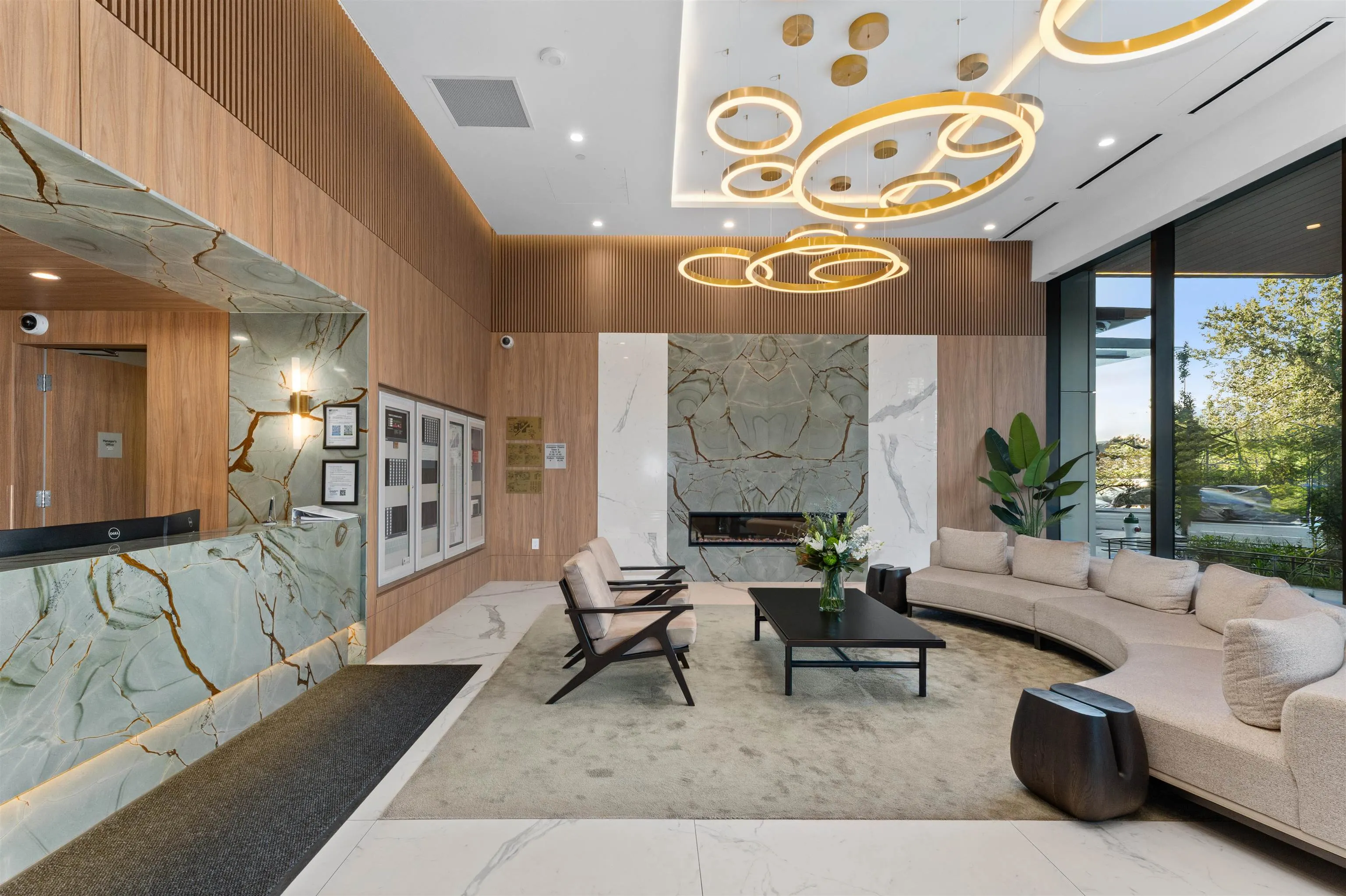 2107 4168 Lougheed Highway