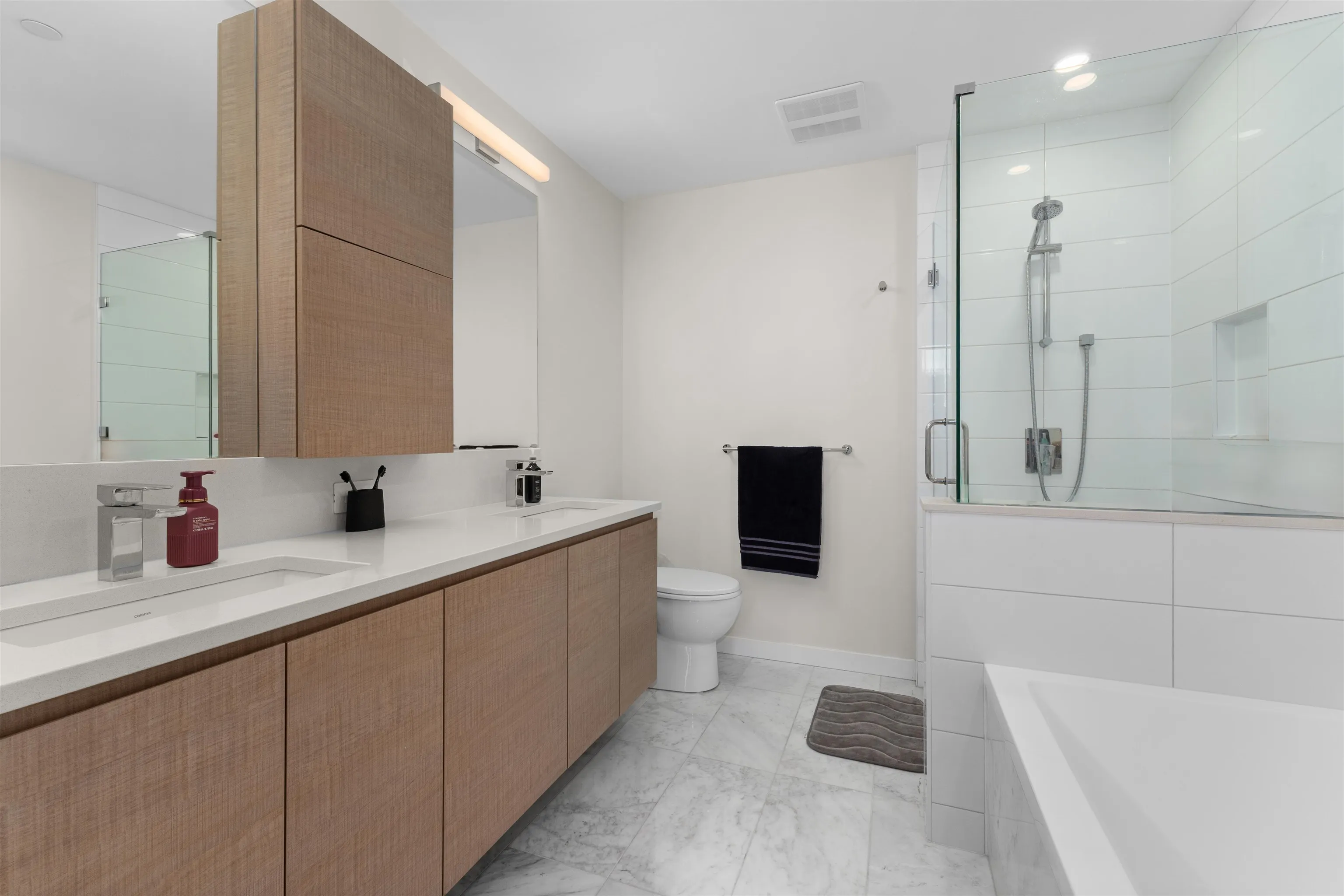 2107 4168 Lougheed Highway