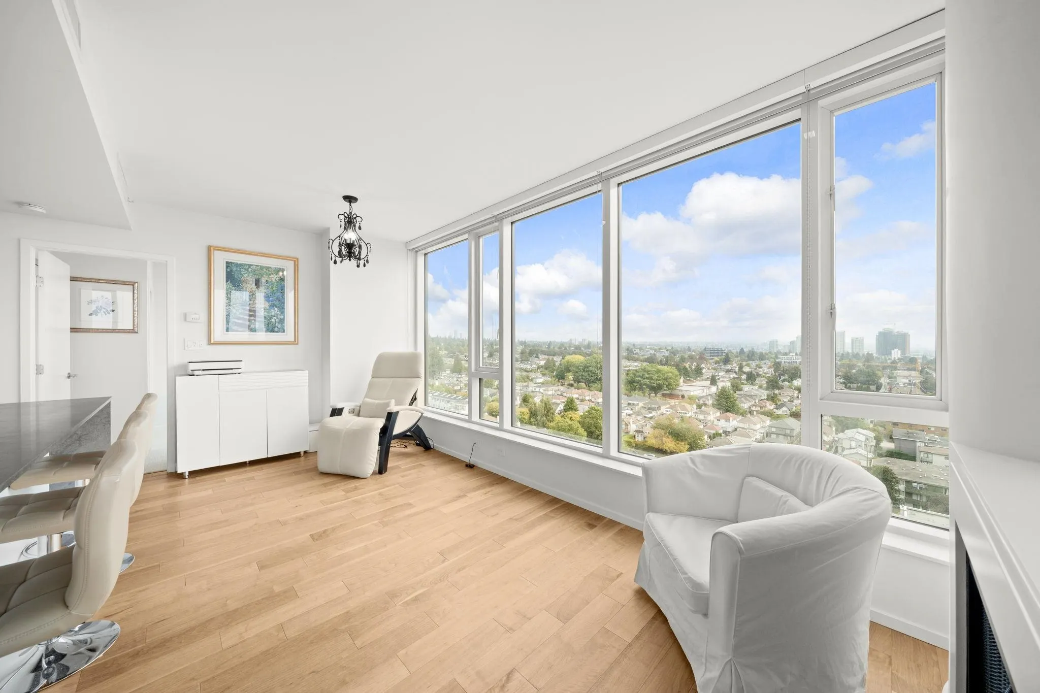 1808 8555 Granville Street