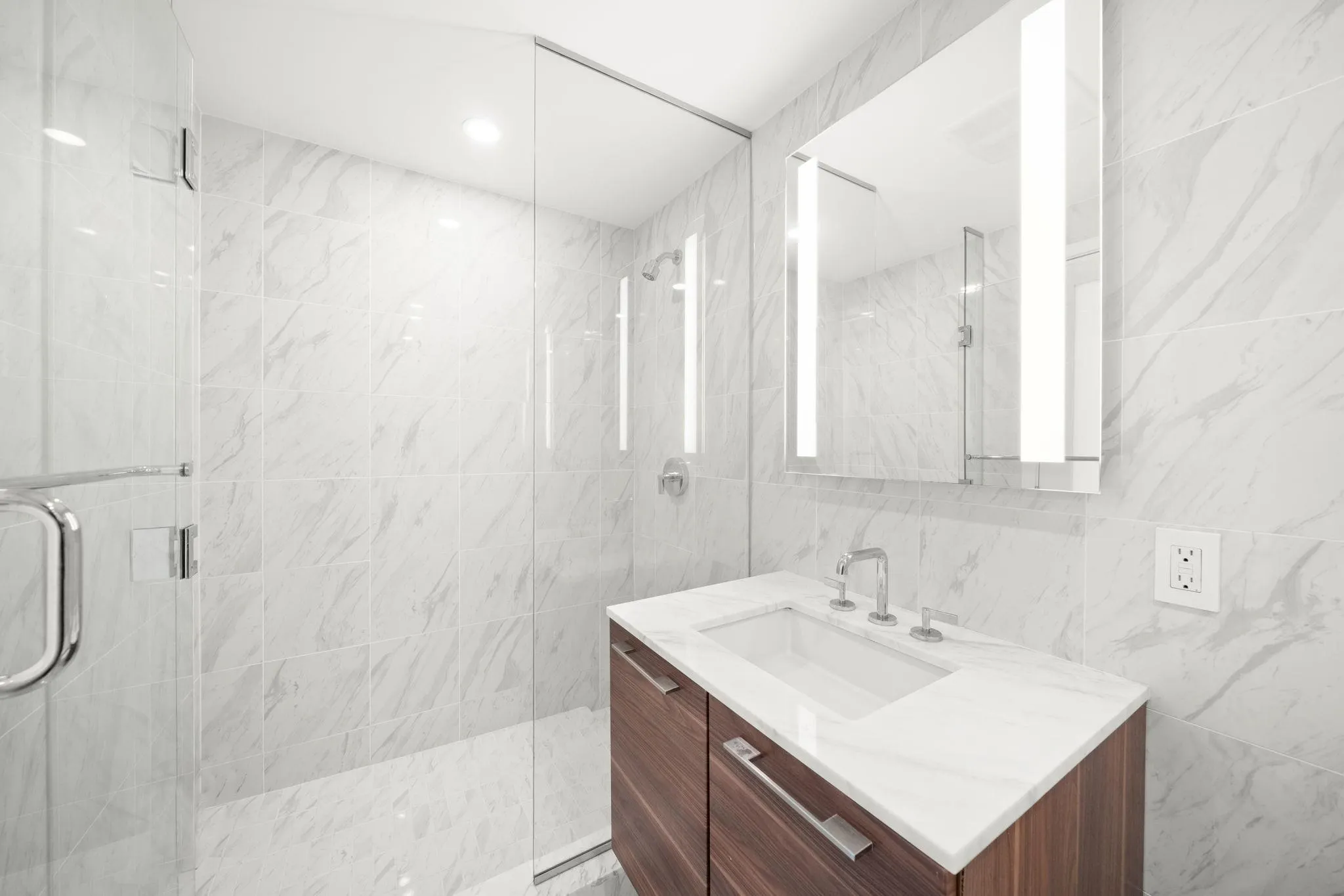 1808 8555 Granville Street