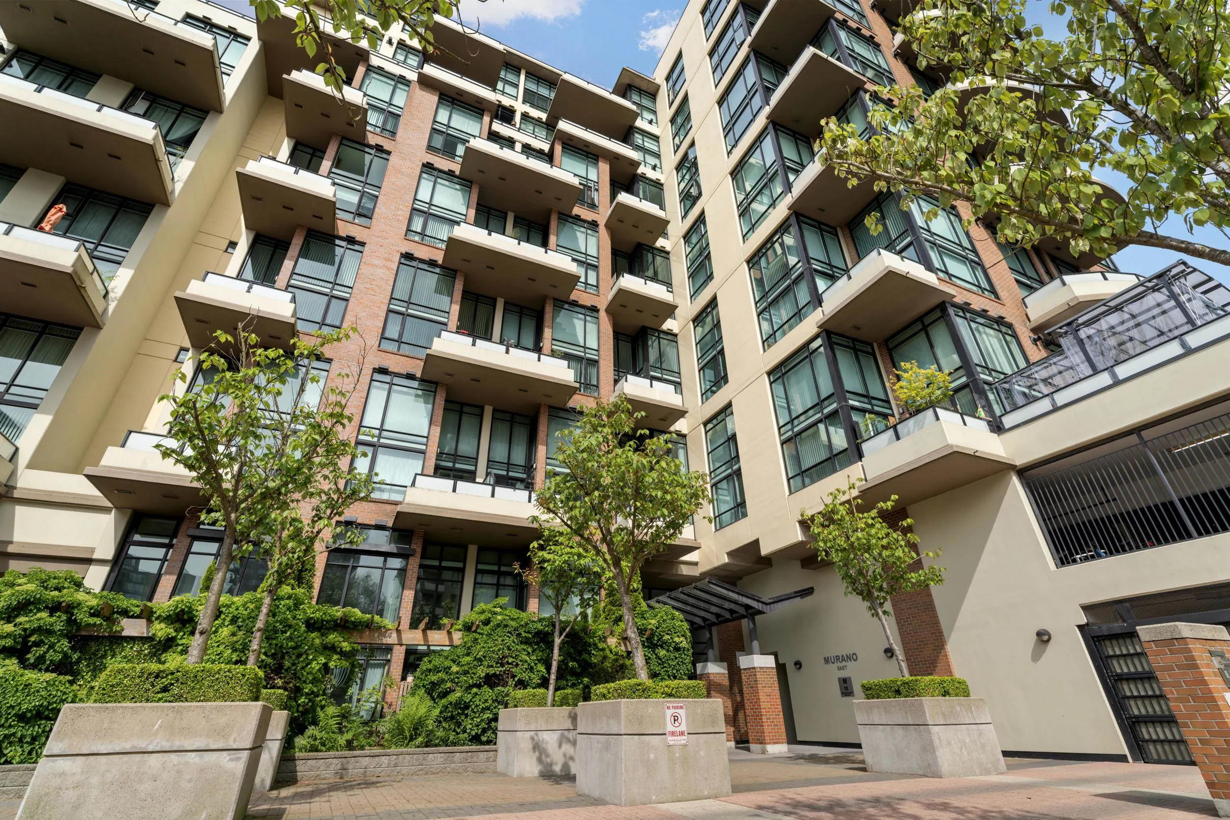201 10 Renaissance Square