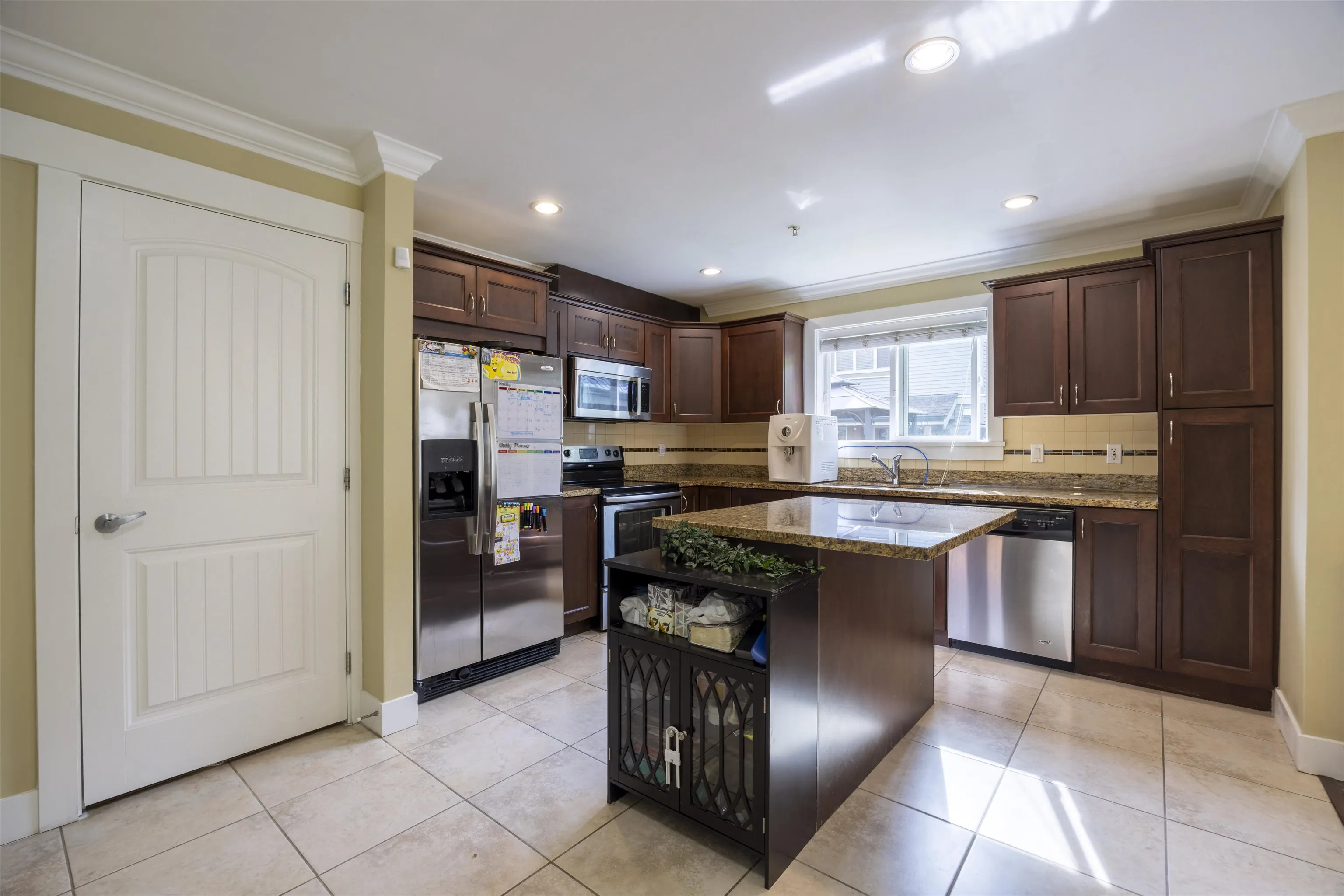 32 22977 116 Avenue