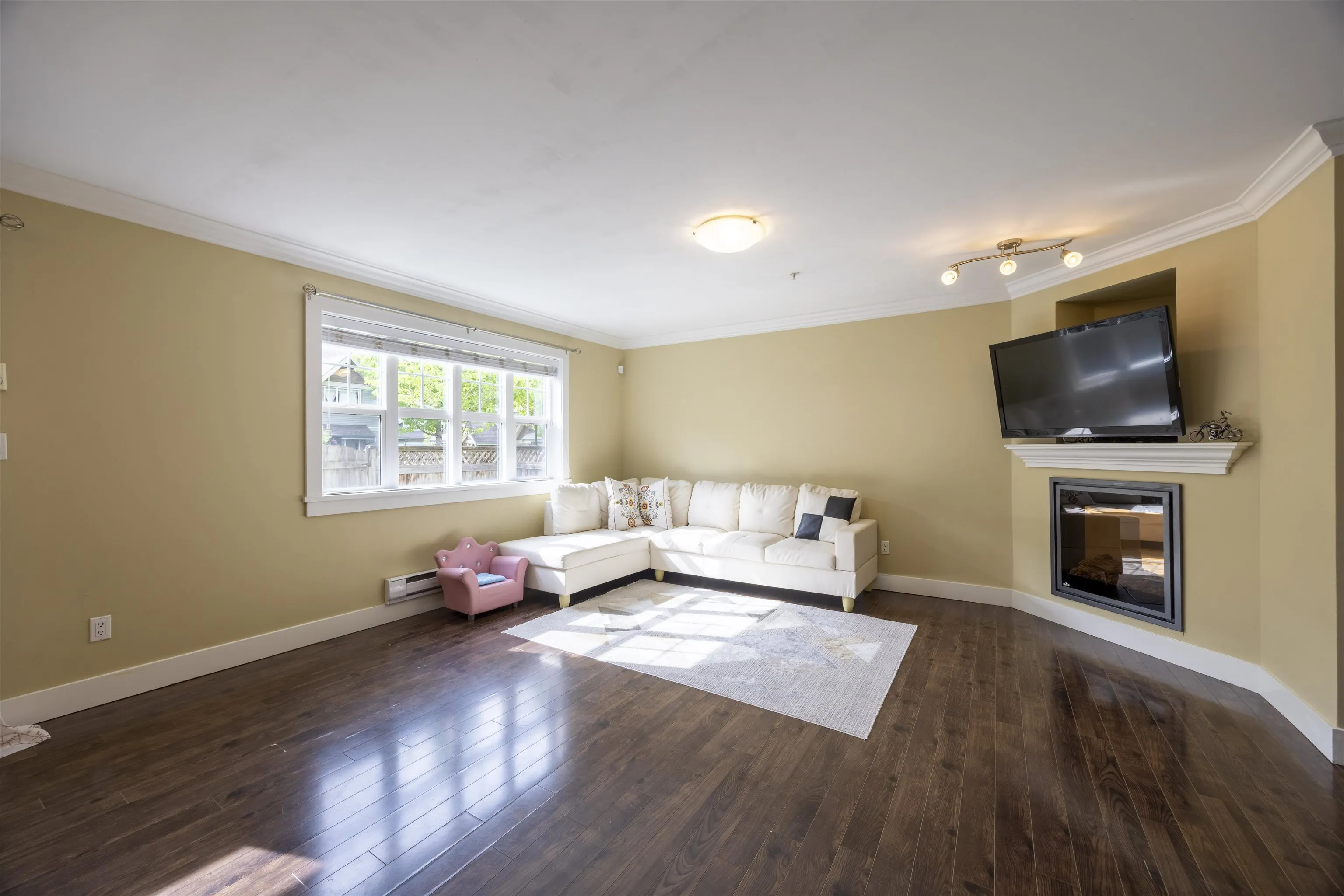 32 22977 116 Avenue