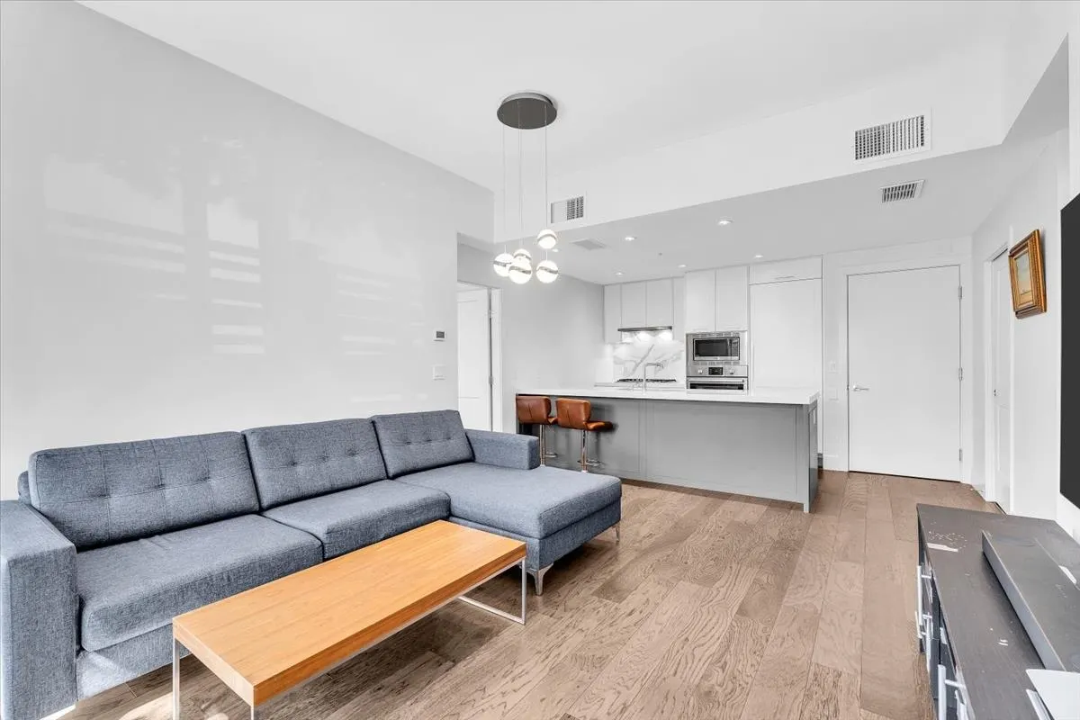 101 7878 Granville Street