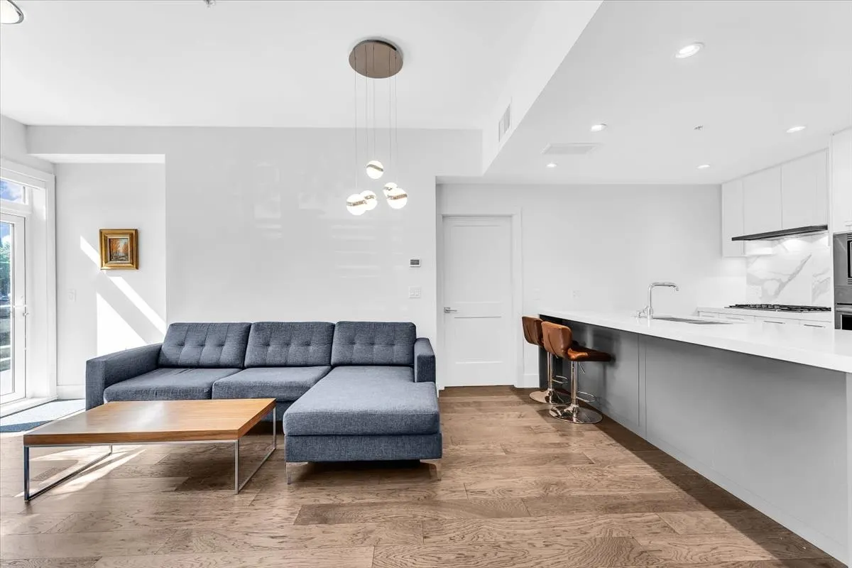 101 7878 Granville Street