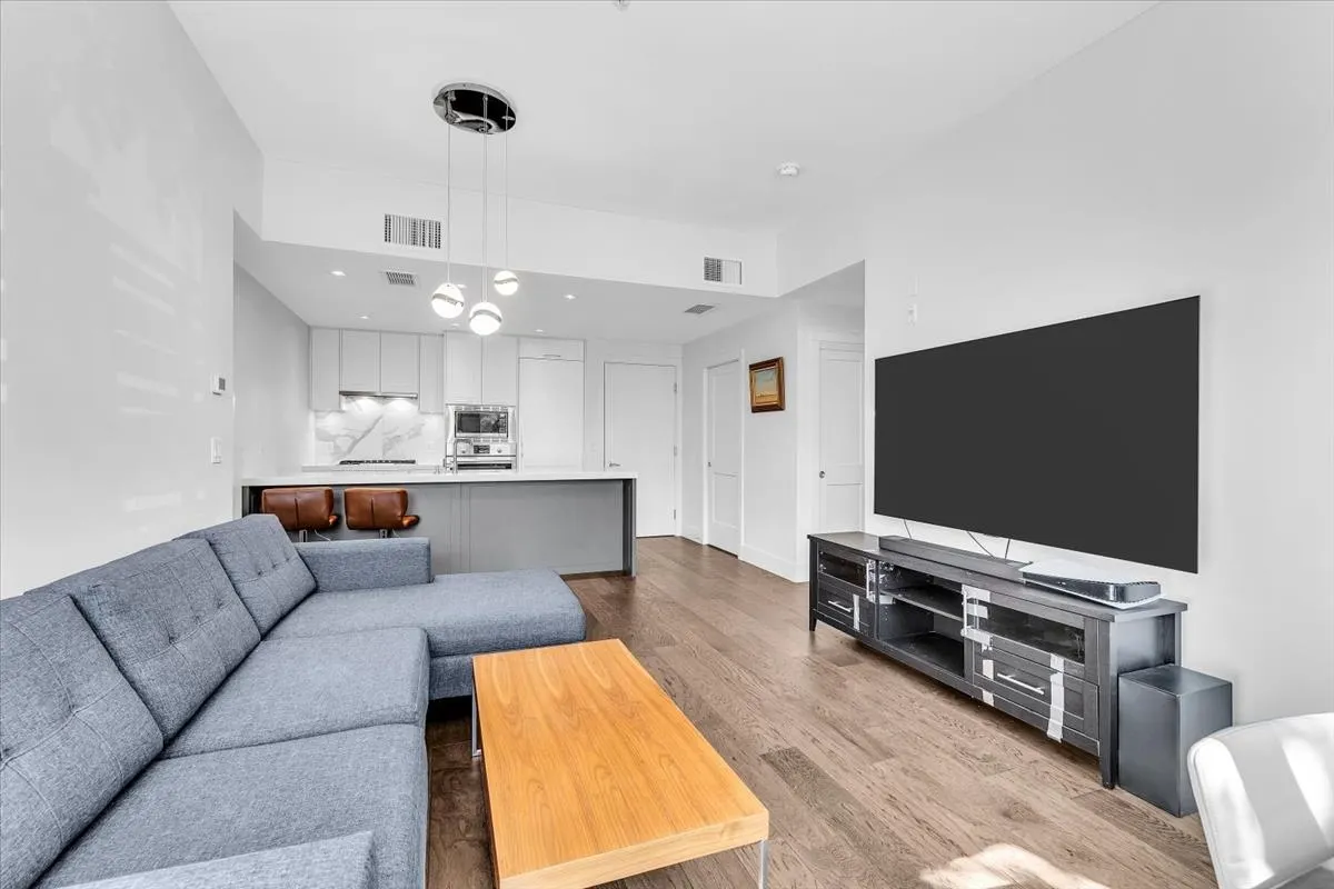 101 7878 Granville Street