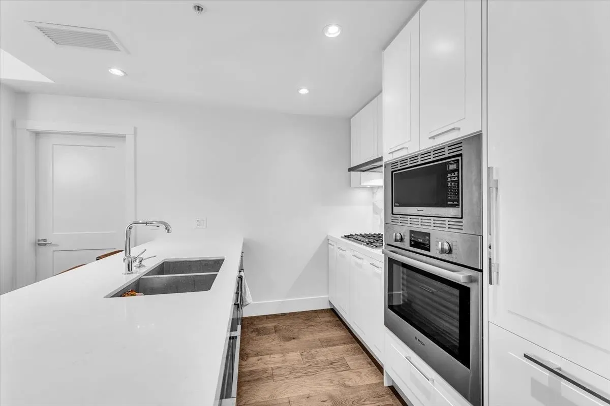 101 7878 Granville Street