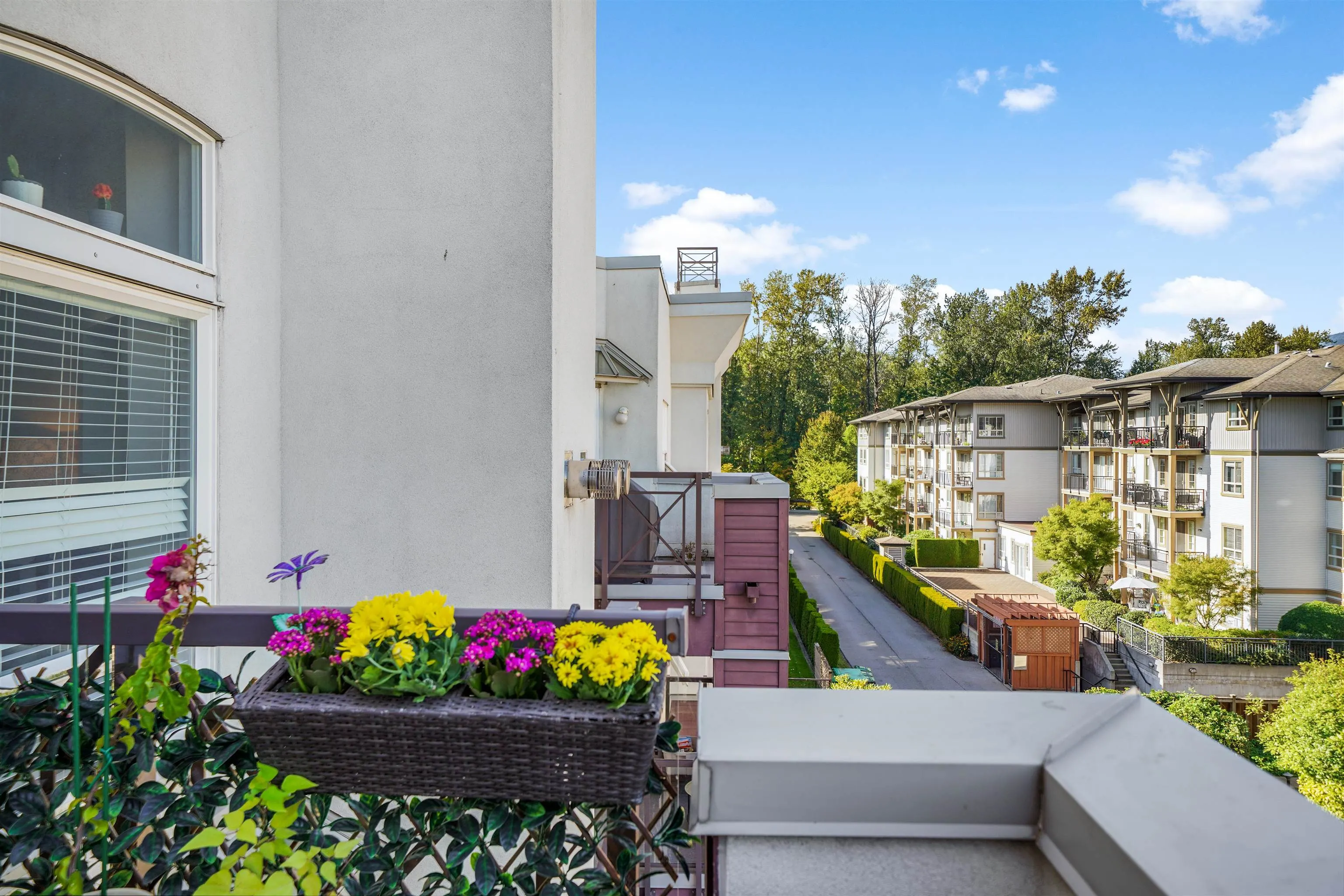 405 2335 Whyte Avenue