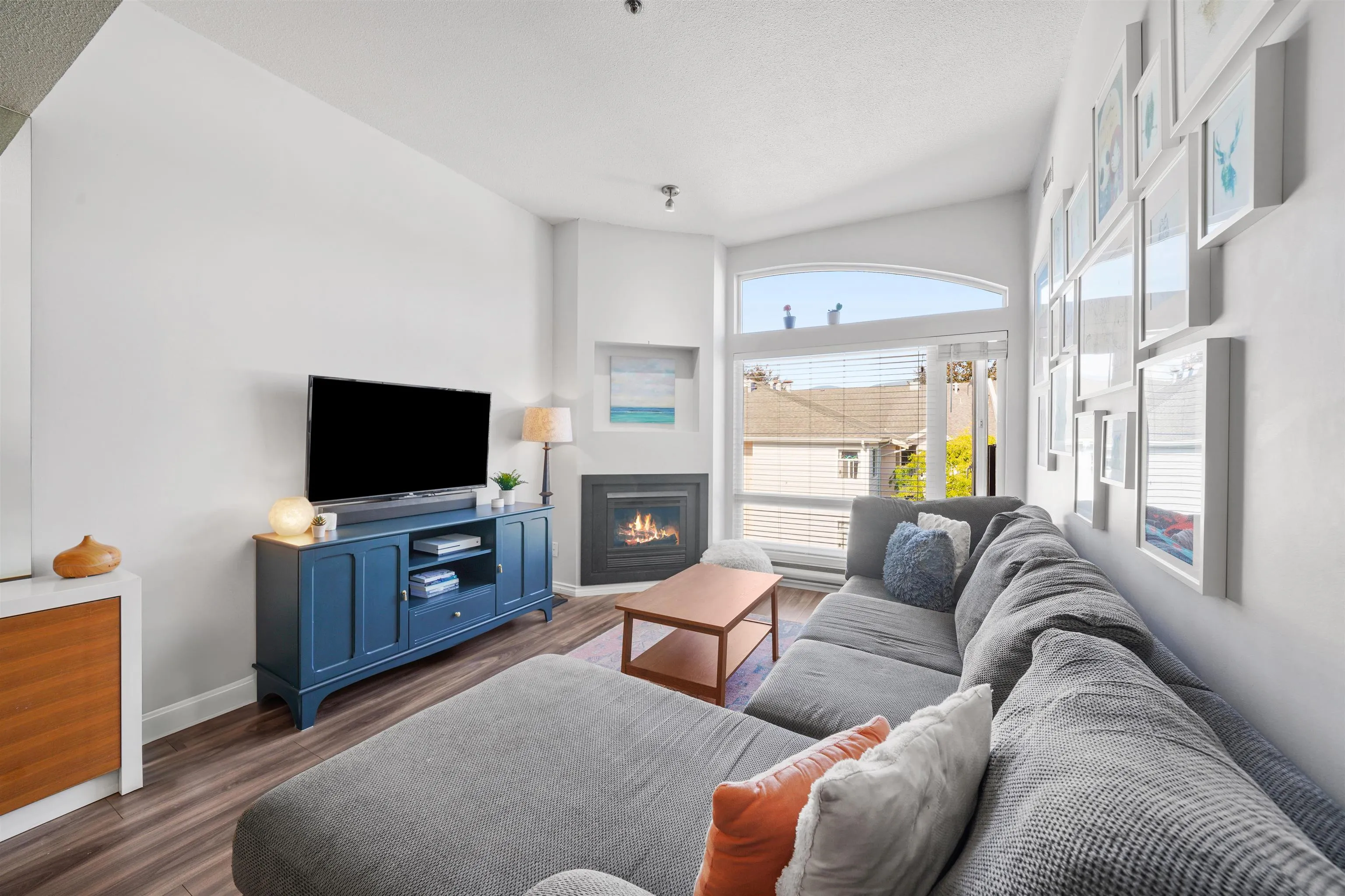 405 2335 Whyte Avenue