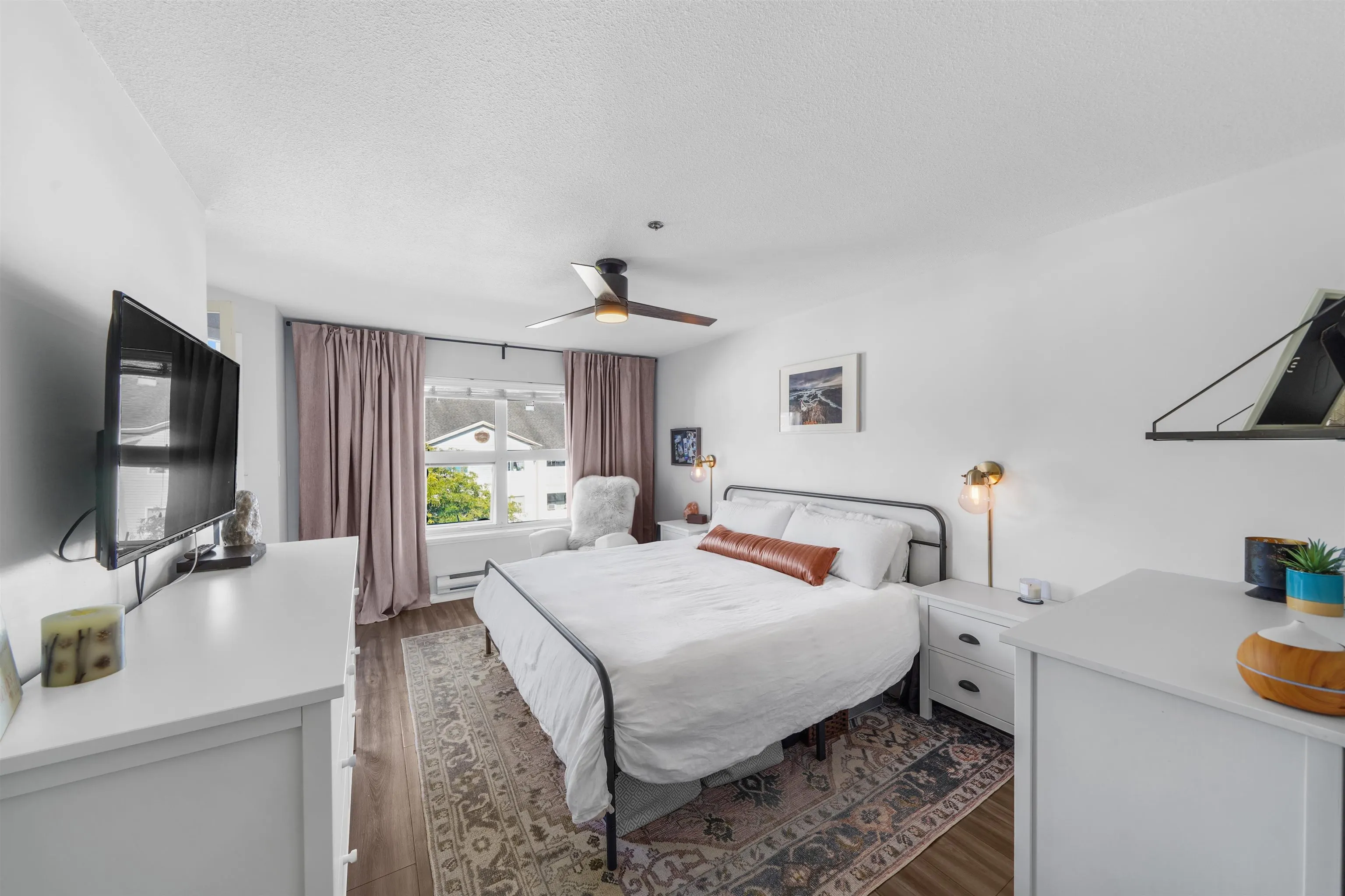 405 2335 Whyte Avenue