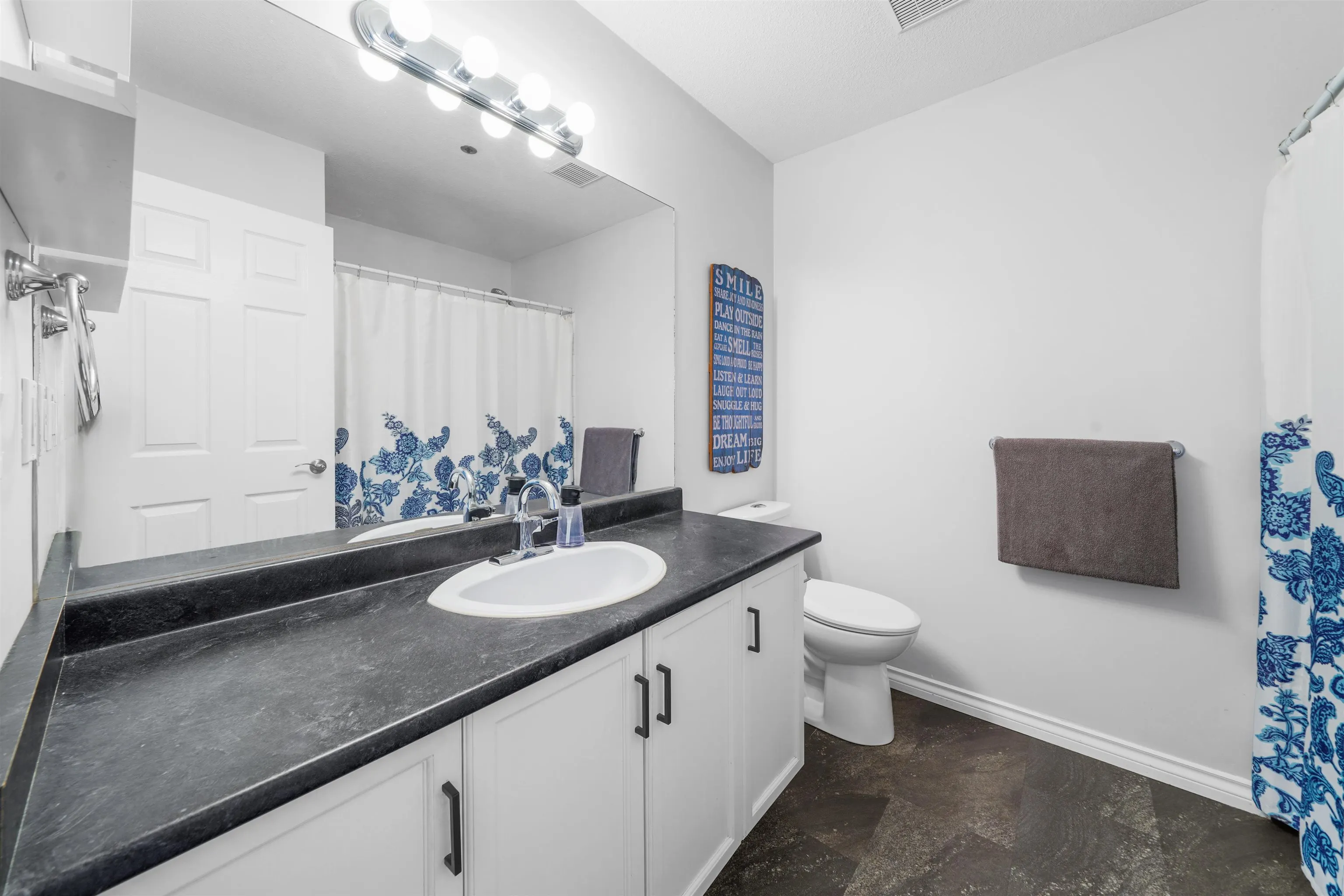 405 2335 Whyte Avenue