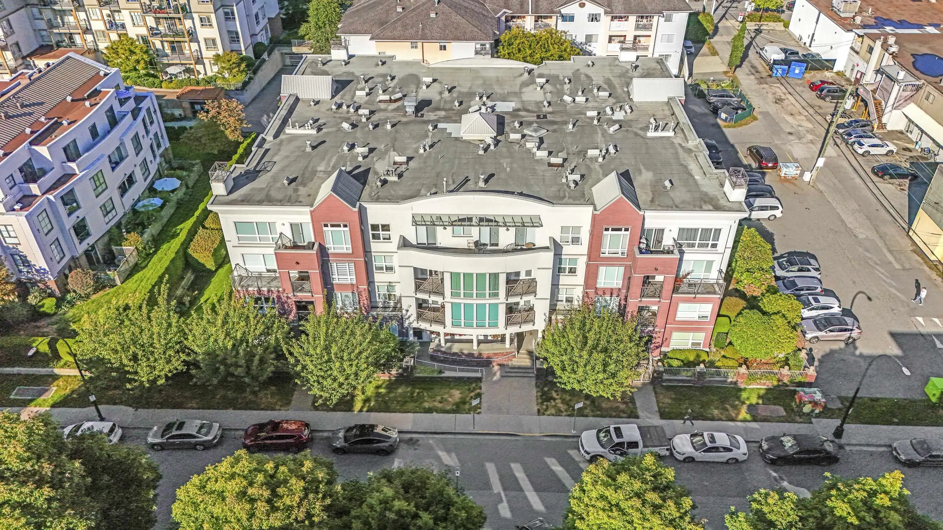 405 2335 Whyte Avenue