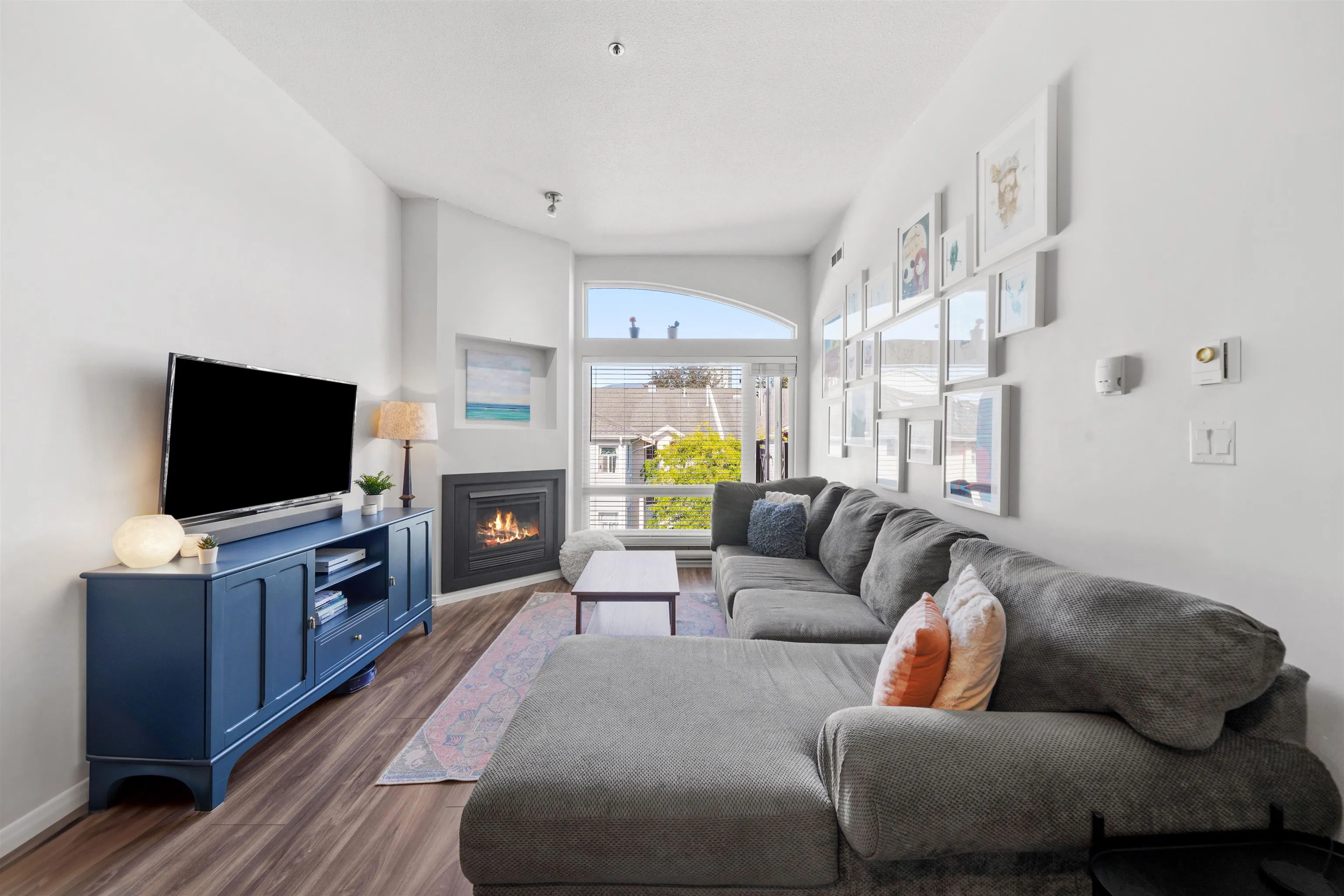 405 2335 Whyte Avenue