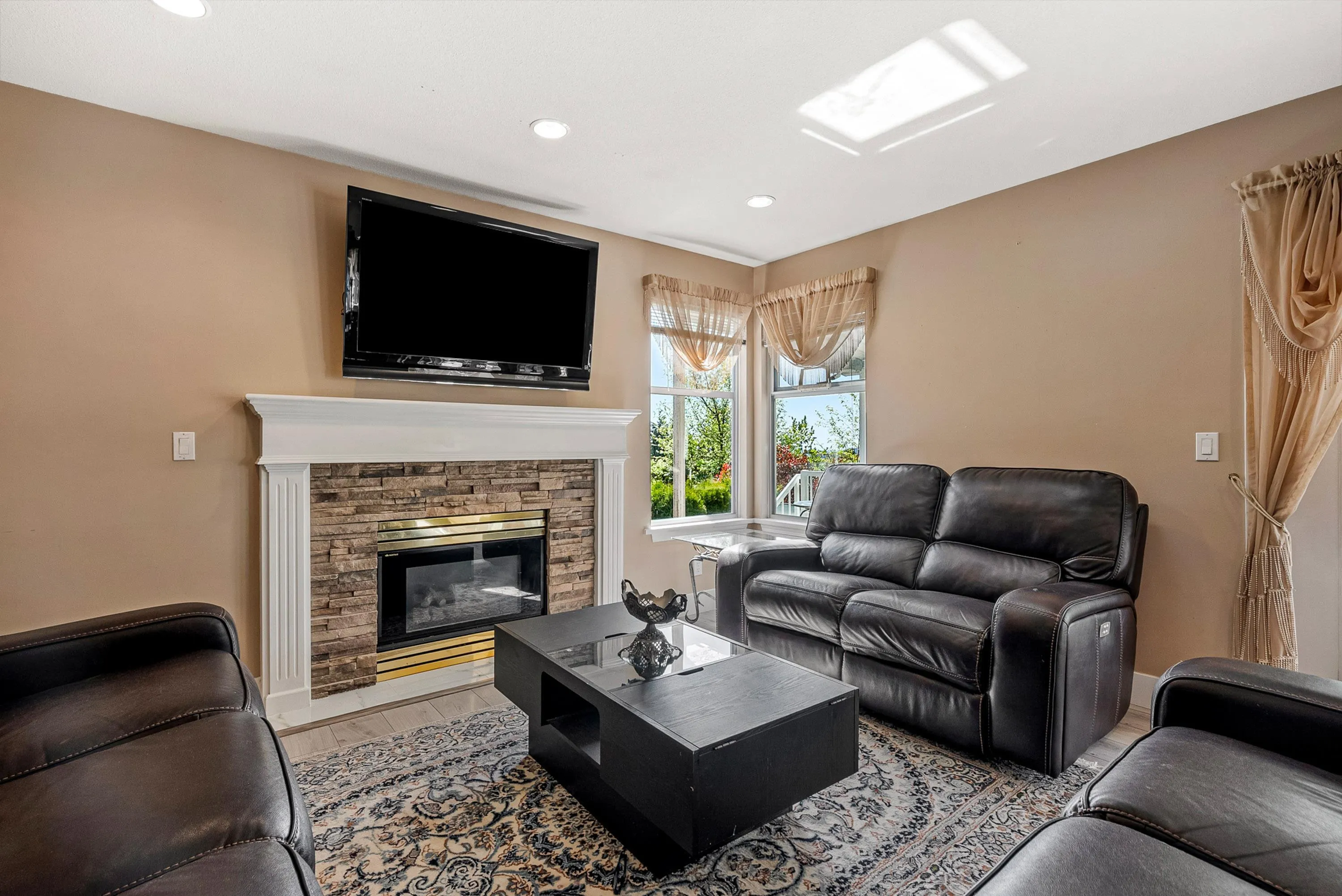 2622 Sandstone Crescent
