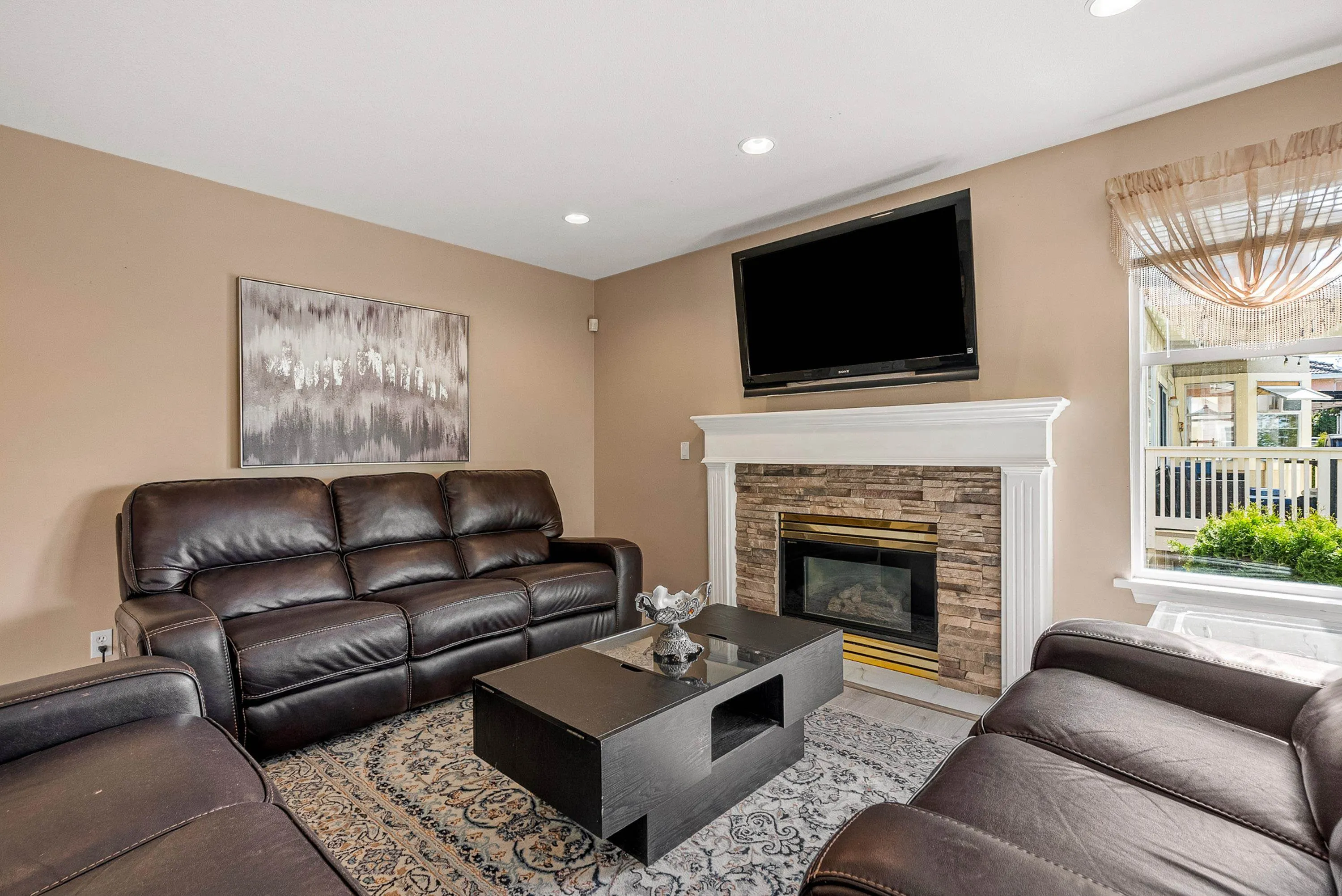 2622 Sandstone Crescent