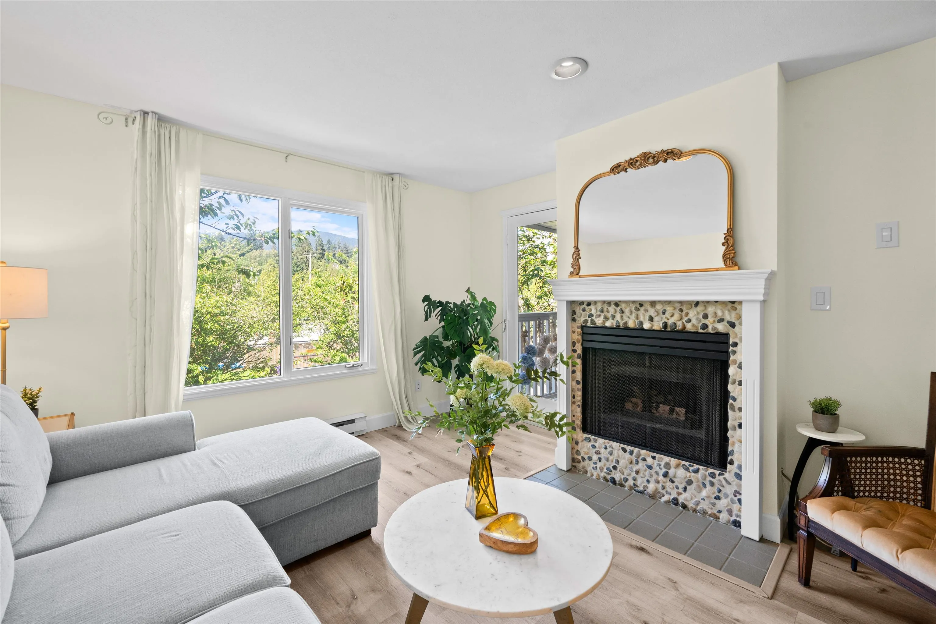 1528 Bowser Avenue