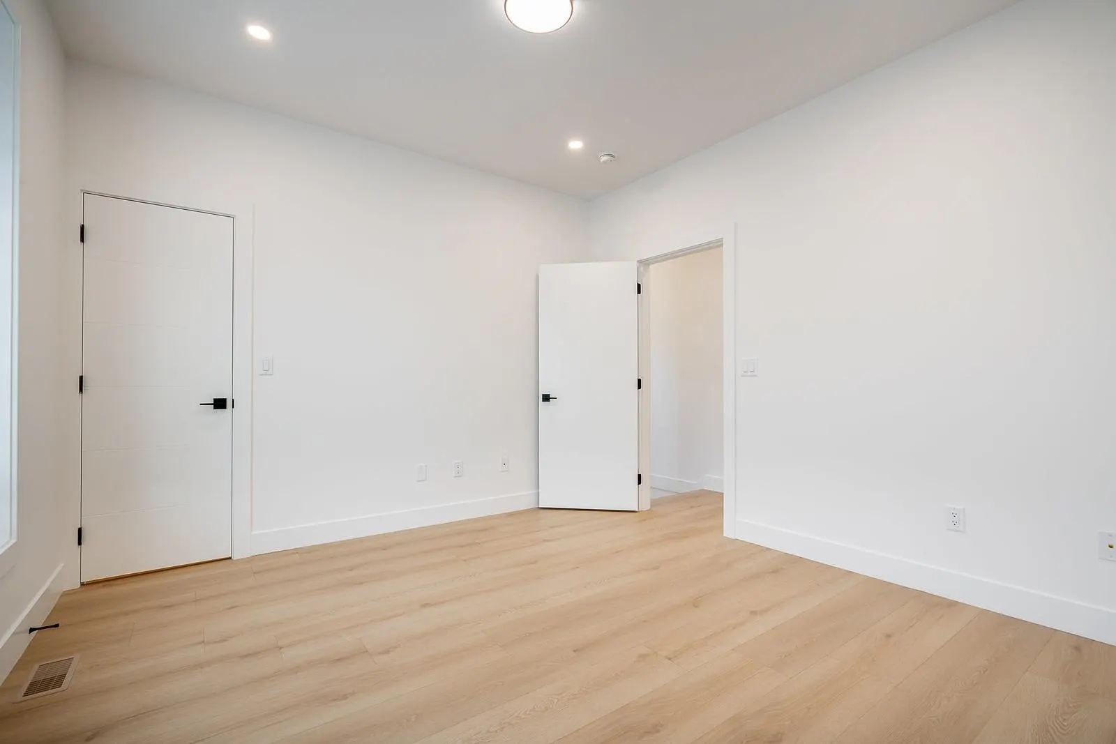 101 16693 16 Avenue
