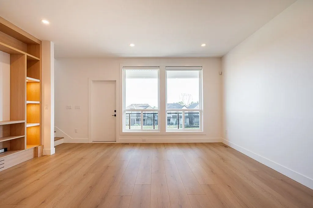 101 16693 16 Avenue