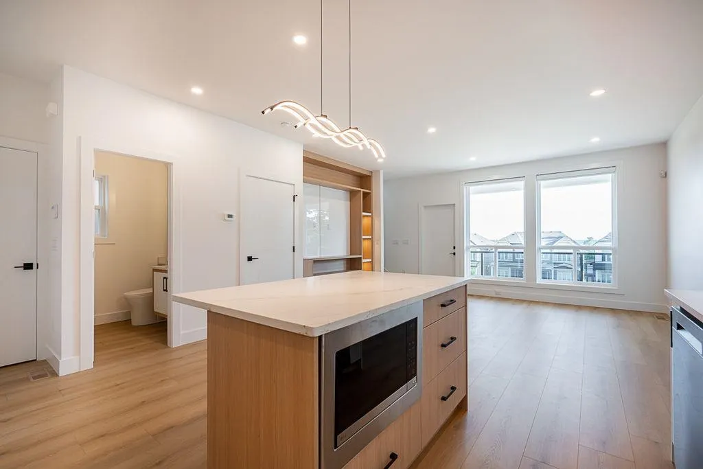 101 16693 16 Avenue