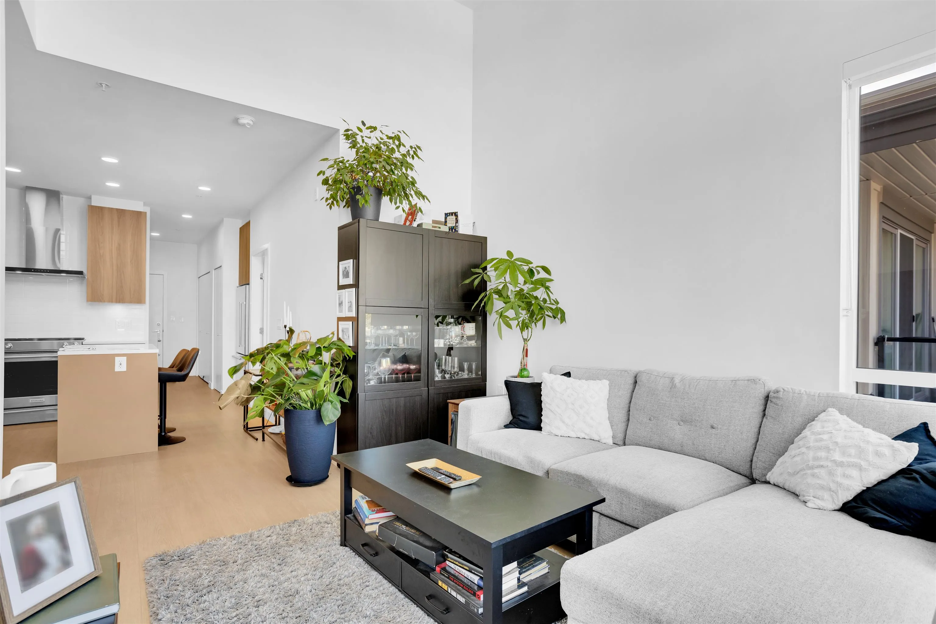 605 7588 16th Street