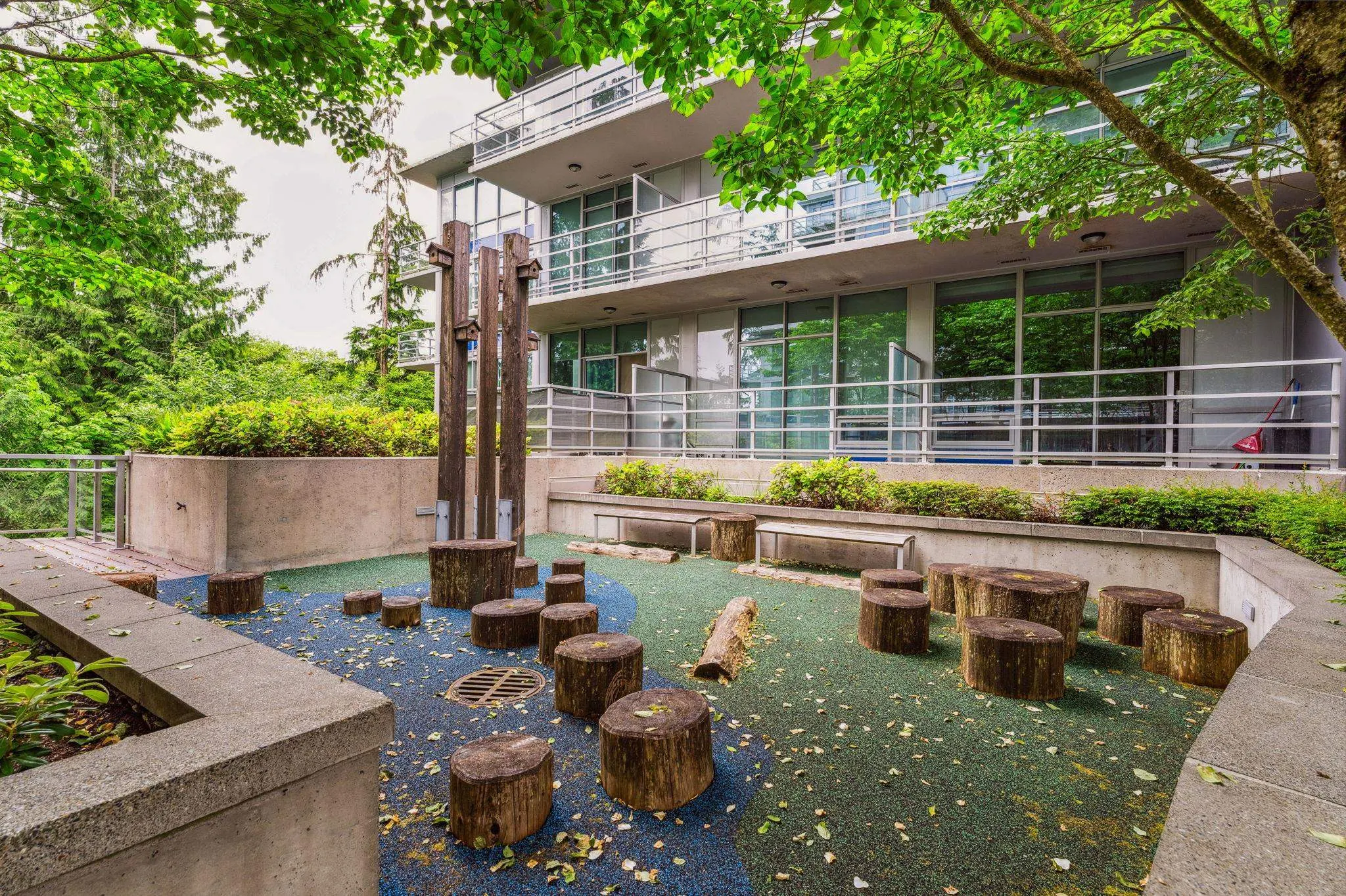 002 9060 University Crescent