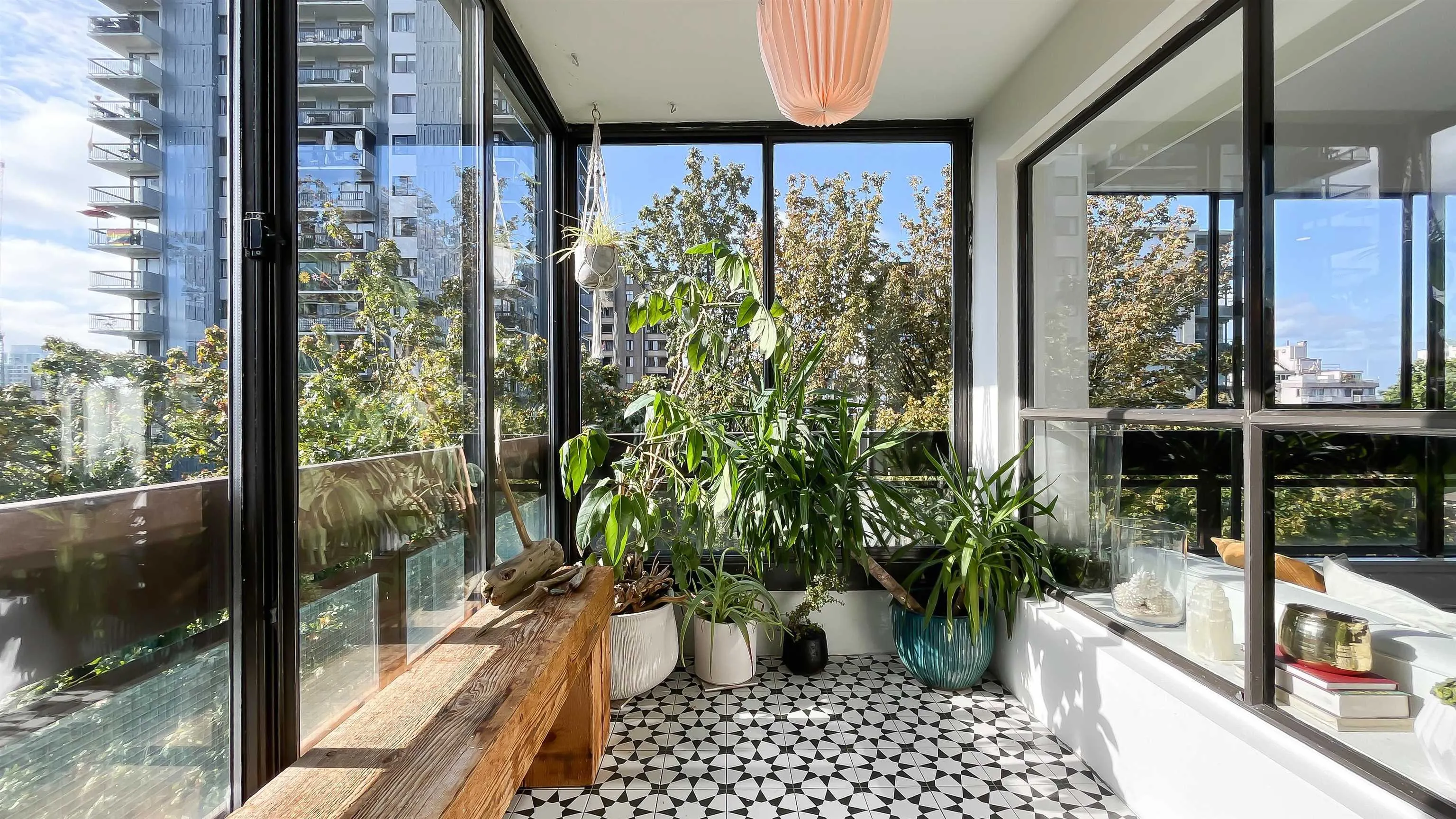 602 1165 Burnaby Street