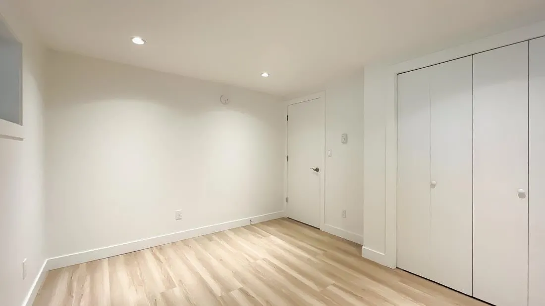 316 W Queens Road
