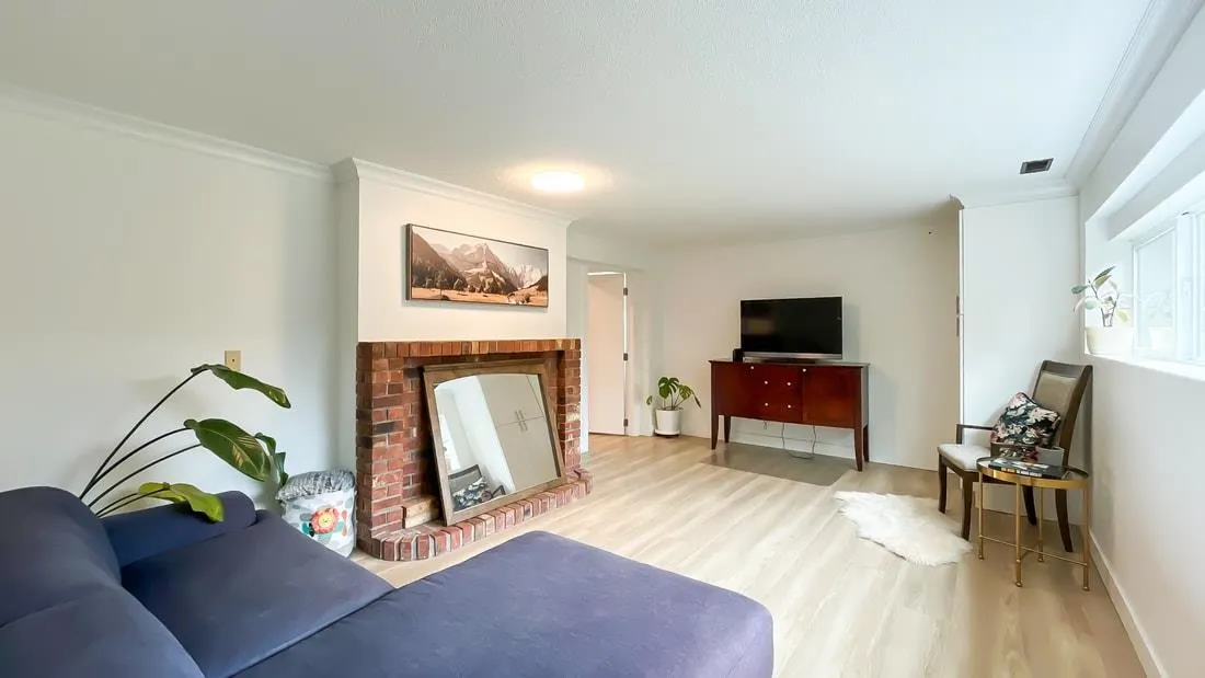 316 W Queens Road