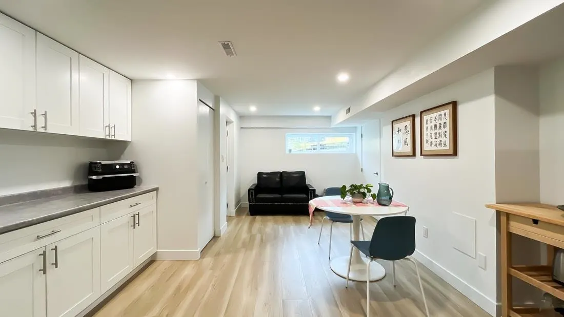 316 W Queens Road