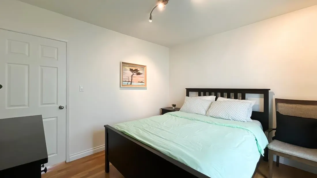 316 W Queens Road