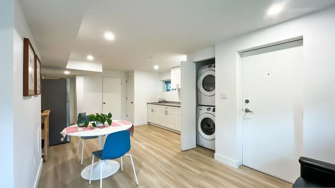 316 W Queens Road